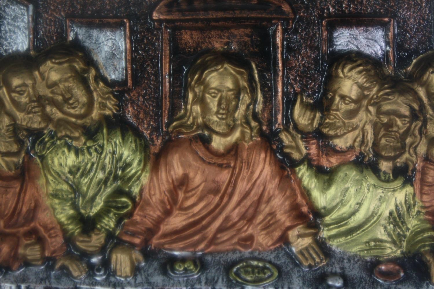 Tapestry, The Last Supper, framed, unglazed along with a vintage moulded 3D example. H.48 W.65cm. - Image 8 of 10