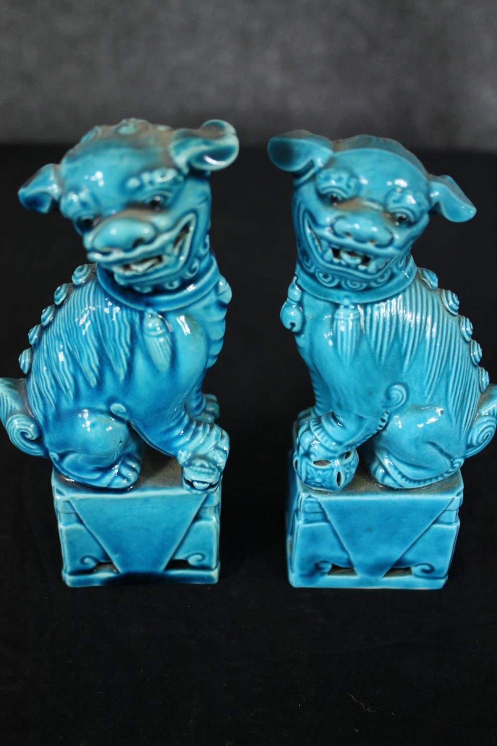 A ceramic glazed Fo dog along with two pairs of similar and other glazed items. H.33cm. (Largest). - Image 3 of 11