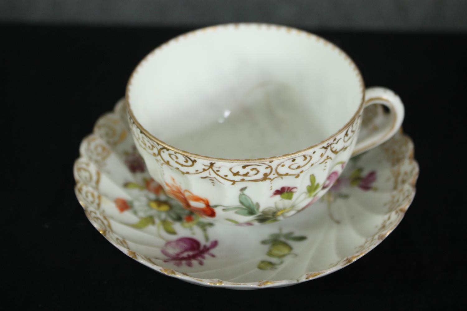 A collection of tea cups and saucers, including an orange and white early 20th century floral design - Image 15 of 19