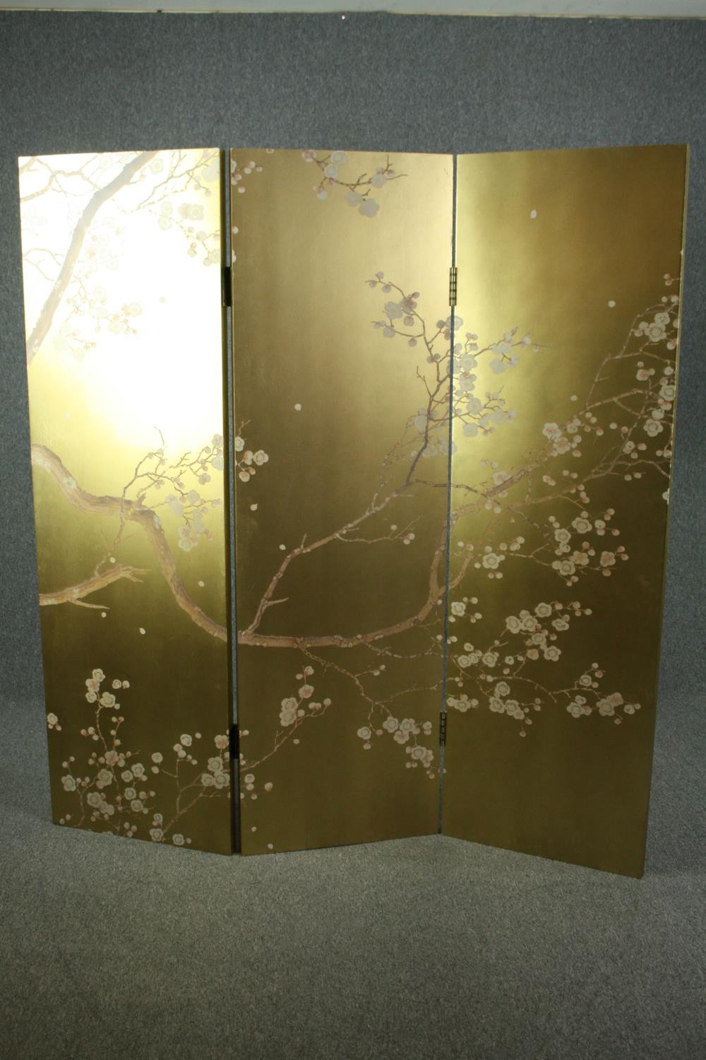 A Japanese three panel screen or room divider with lacquered hand decorated cherry blossom patterns. - Image 2 of 8