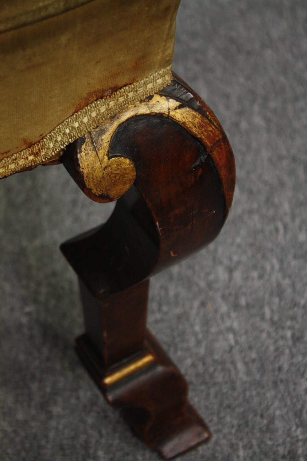 A Georgian walnut and gilt footstool with tapestry upholstered seat on cabriole supports. H.50 W. - Image 5 of 5