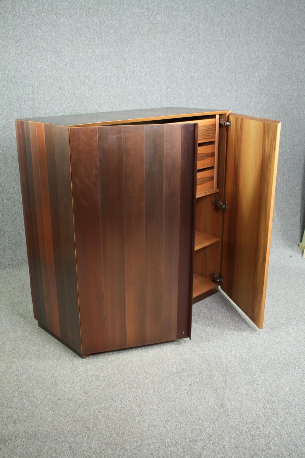 Side cabinet, contemporary Laurameroni with copper panelling and fitted interior. H.124 W.118 D. - Image 10 of 14