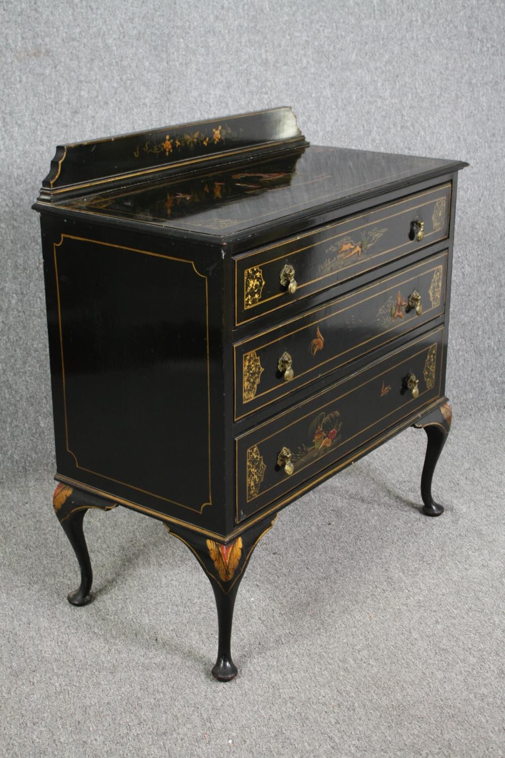 Chest of drawers, mid century lacquered with Chinoiseries decoration. H.101 W.91 D.48cm. - Image 3 of 8