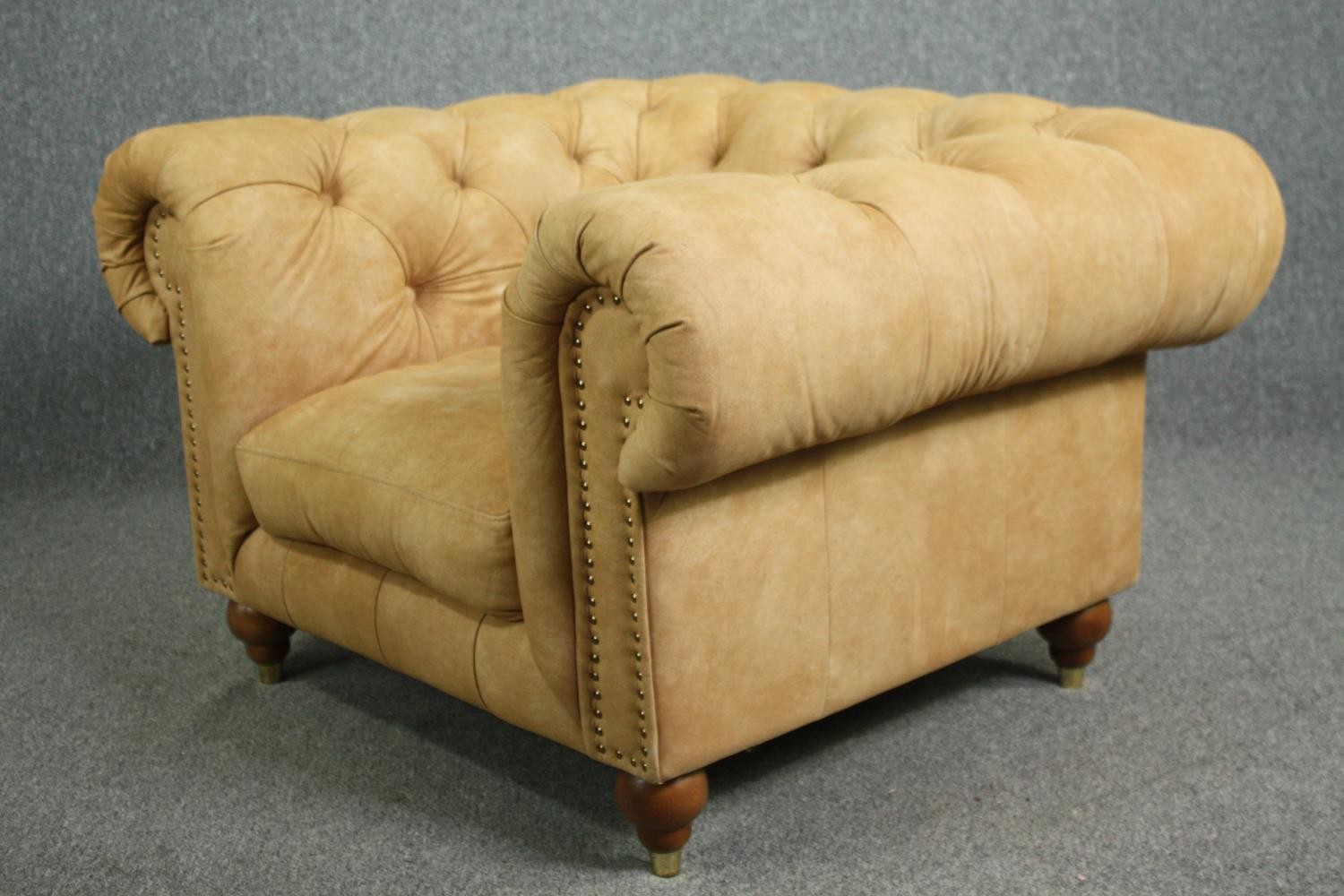 Chesterfield armchair, contemporary in deep buttoned leather upholstery with a nubuck finish. H.73 - Image 4 of 6