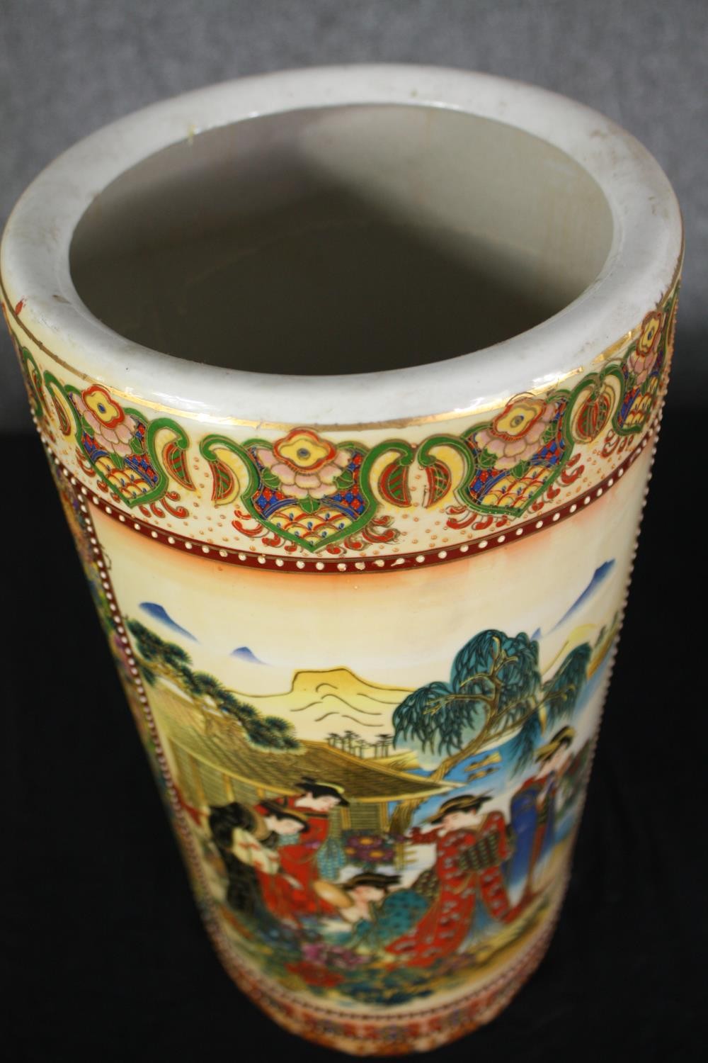 A Japanese cylindrical vase and a Chinese blue and white vase. H.46cm. (Largest). - Image 3 of 7