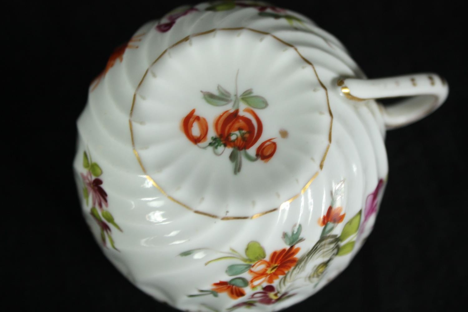 A collection of tea cups and saucers, including an orange and white early 20th century floral design - Image 16 of 19