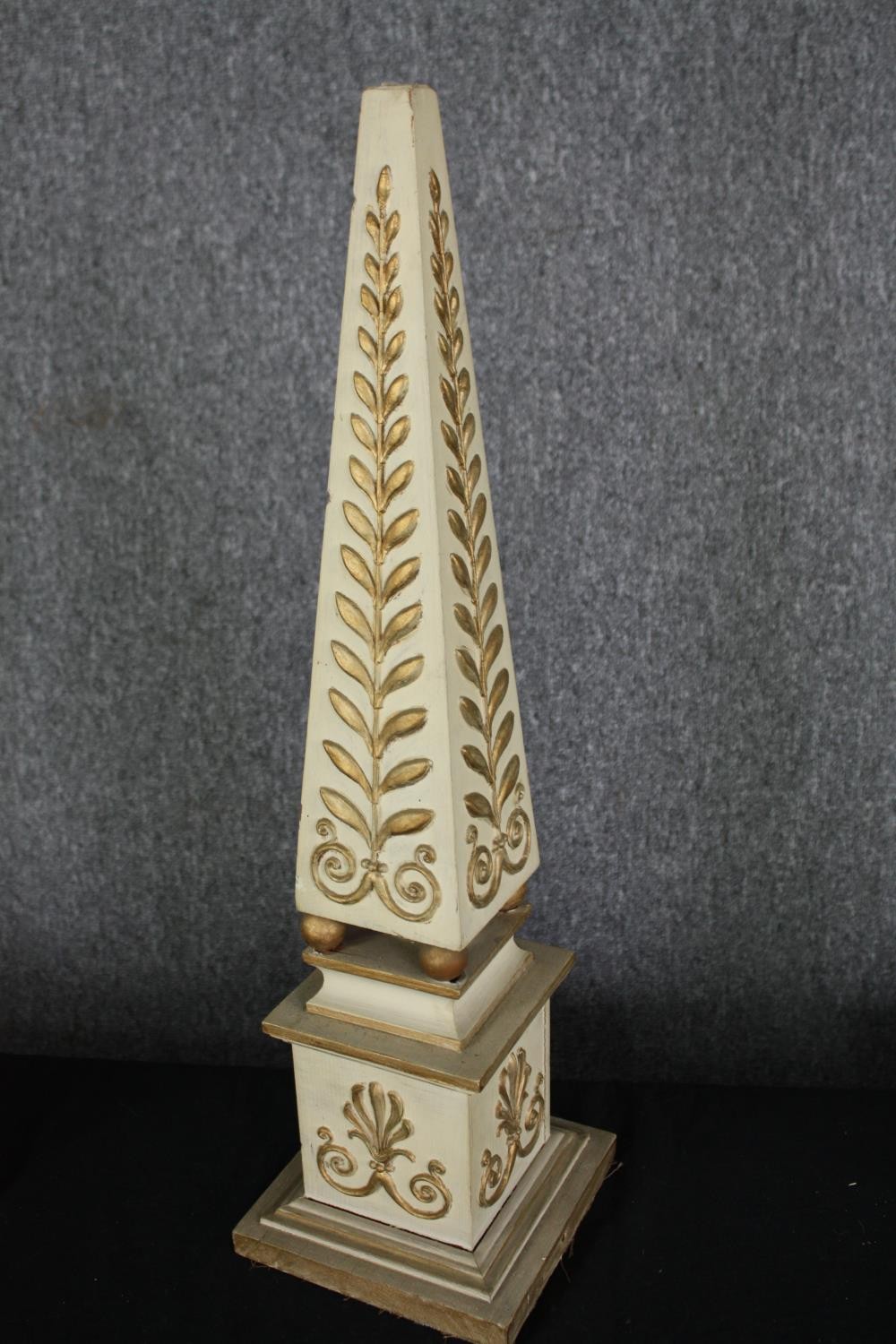 A pair of painted obelisks along with faux marble example with a pineapple finial. H.76 cm. ( - Image 3 of 7