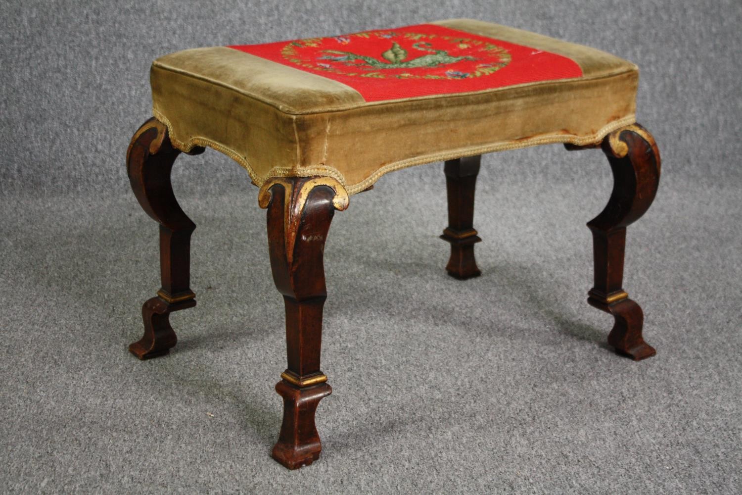 A Georgian walnut and gilt footstool with tapestry upholstered seat on cabriole supports. H.50 W. - Image 3 of 5