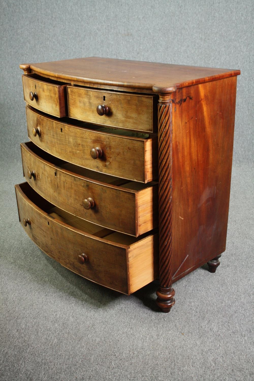 Chest of drawers, early 19th century mahogany bowfronted. H.110 W.118 D.57cm. - Image 4 of 6