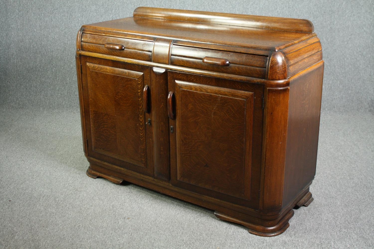 A mid century Art Deco style oak dwarf sideboard. H.103 W.137 D.52cm. - Image 3 of 7