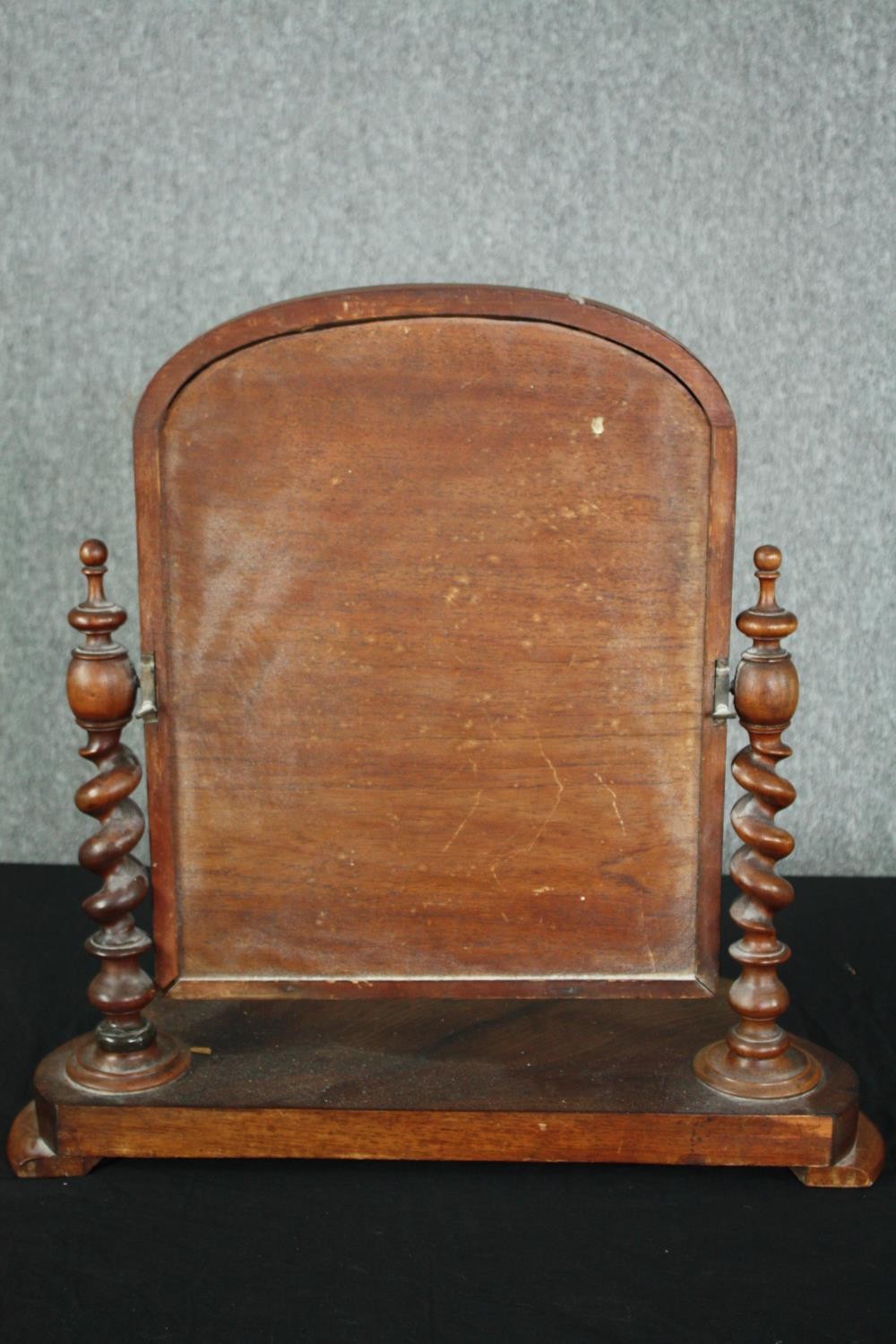 A Victorian mahogany swing mirror along with a pair of 19th century walnut corner wall brackets. H. - Image 5 of 11