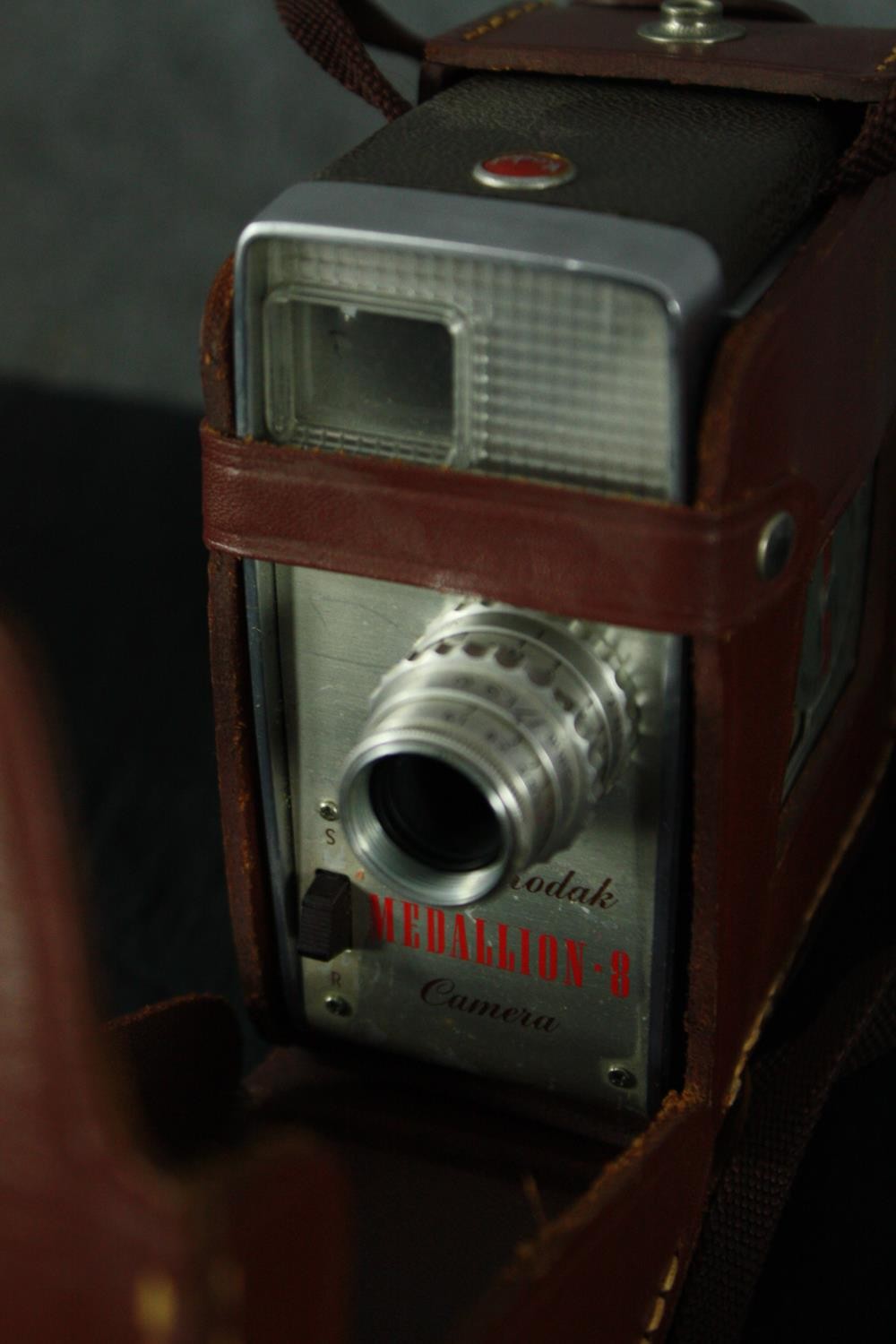 A collection of photographic and cinematic equipment and binoculars. Includes a Minolta Pocket - Image 2 of 8