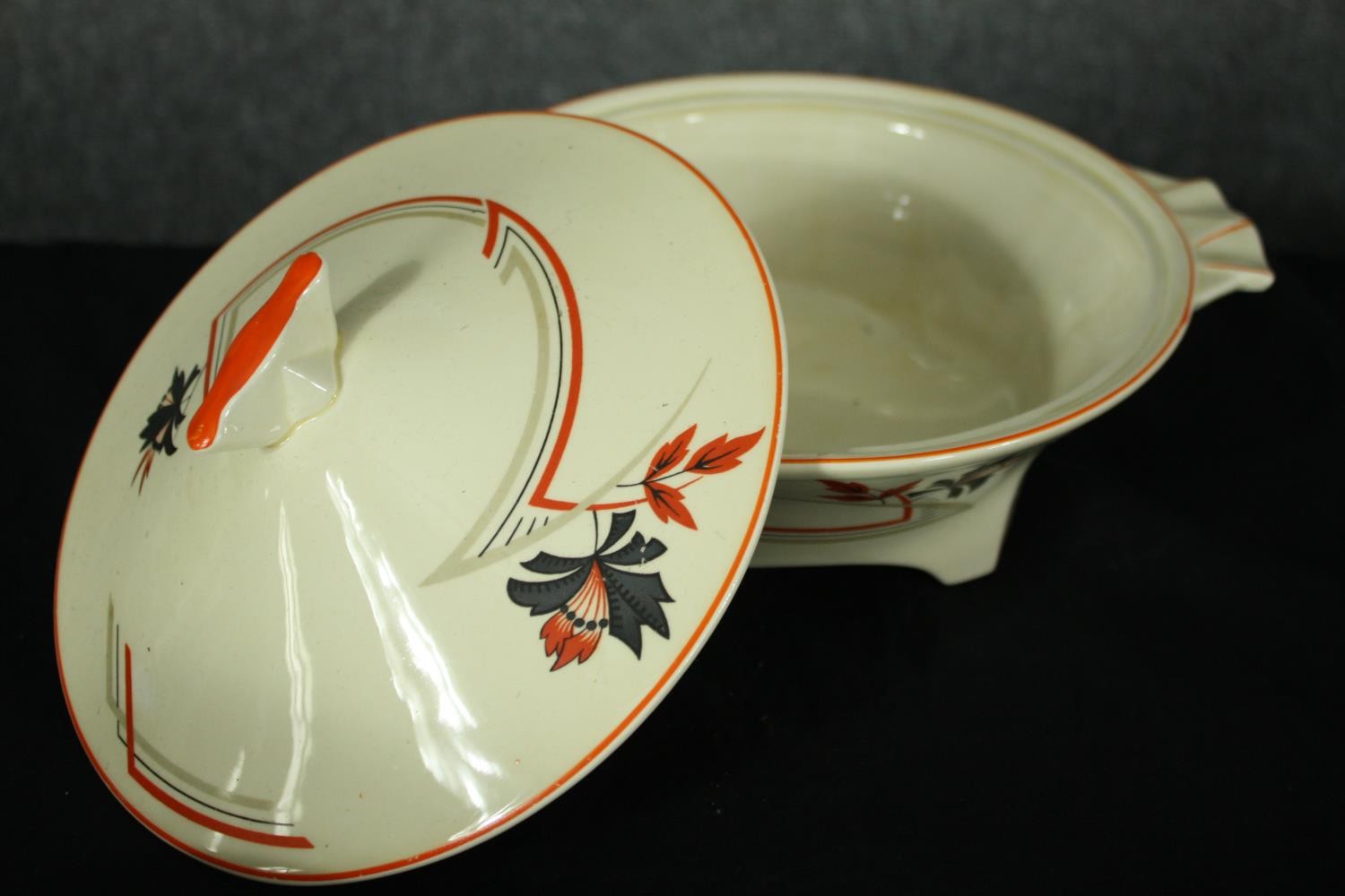 An Art Deco Crown Ducal dinner service. to include six dinner plates and large serving platters. L. - Image 7 of 11