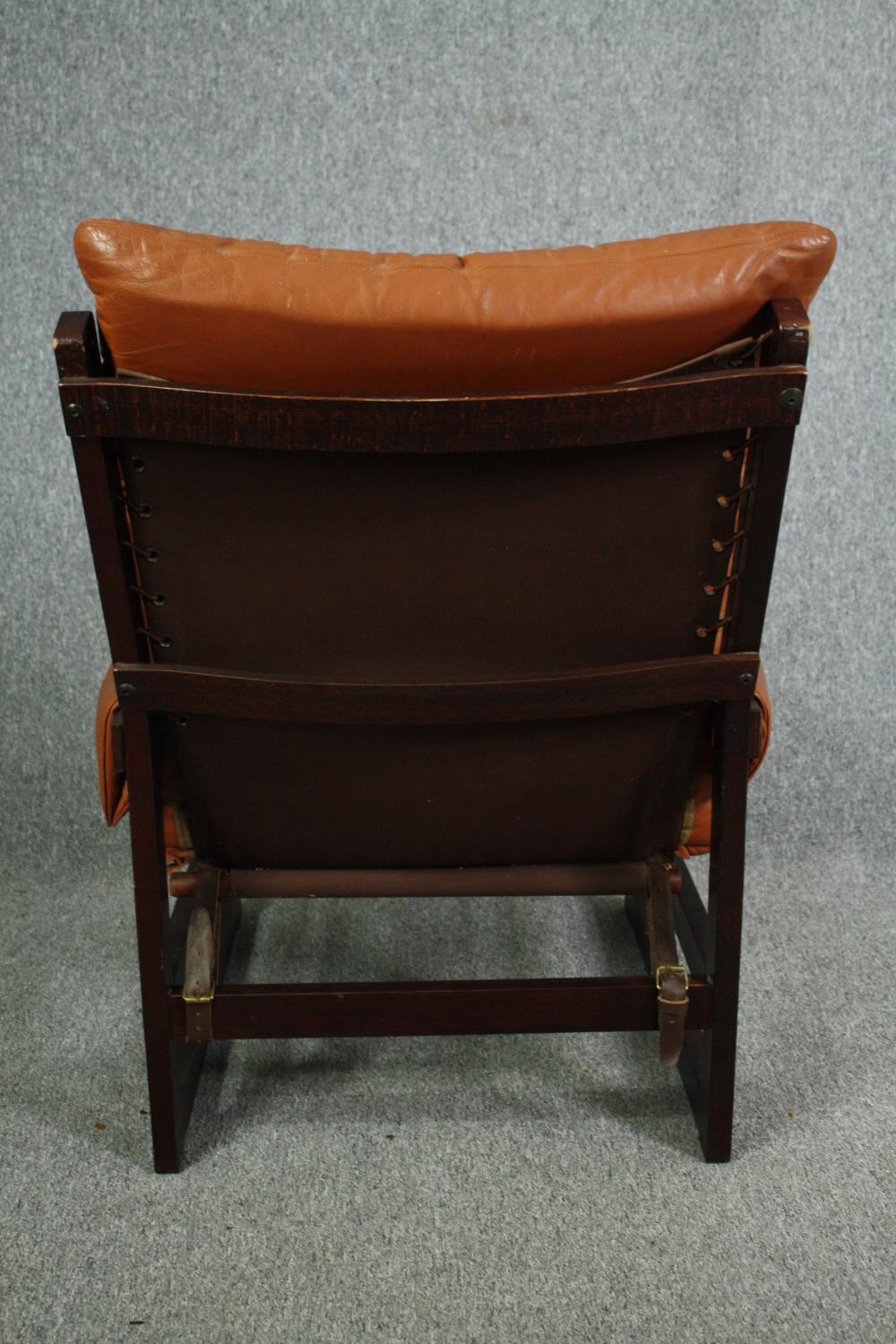 A mid century Mobel-Fiske leather upholstered armchair. H.93cm. - Image 4 of 5