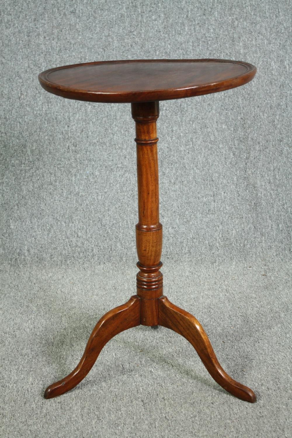Lamp table, Georgian dish top mahogany. H.74 Dia.47cm. - Image 2 of 4