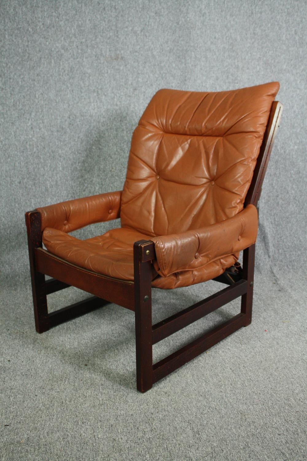 A mid century Mobel-Fiske leather upholstered armchair. H.93cm. - Image 3 of 5