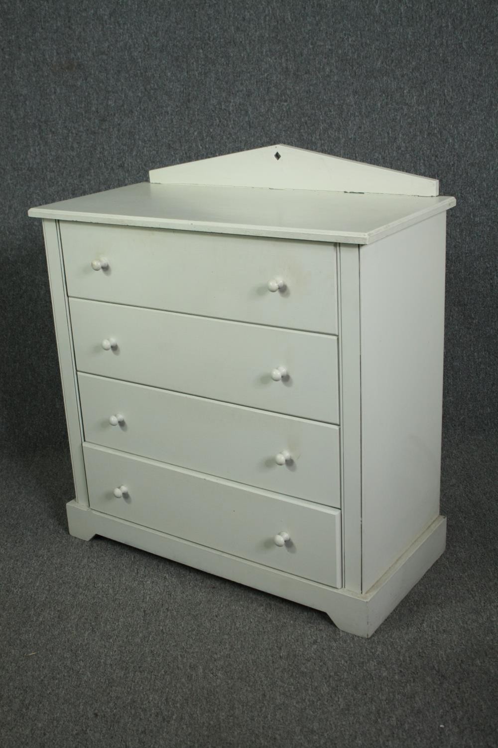 Chest of drawers, contemporary Victorian style painted. H.83 W.84 D.40cm. - Image 3 of 5
