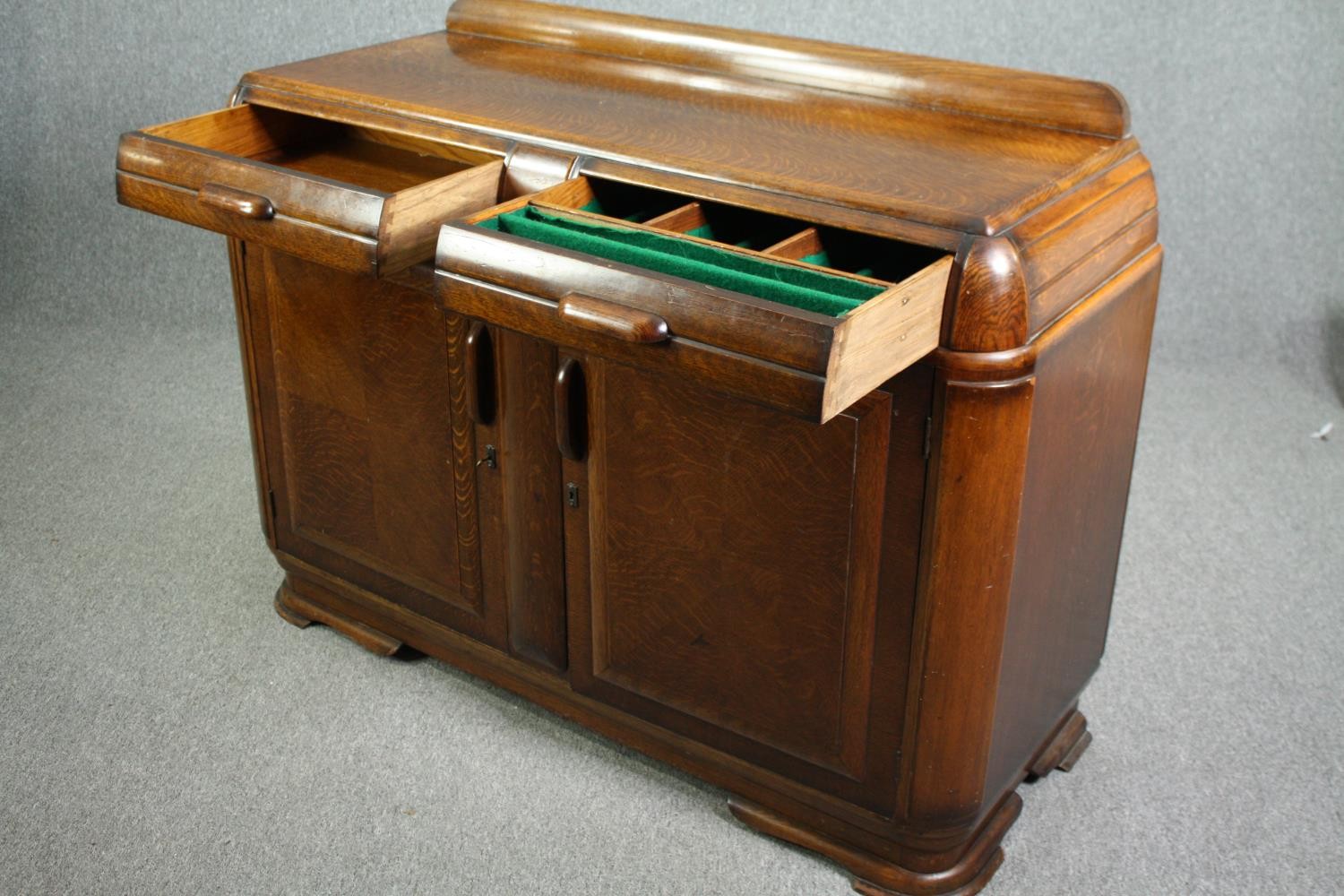 A mid century Art Deco style oak dwarf sideboard. H.103 W.137 D.52cm. - Image 4 of 7