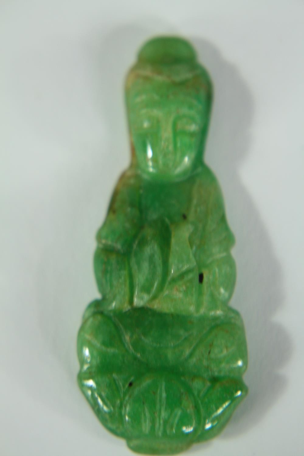 A small collection of jade consisting of a bangle and two seated Buddha figures. The bangle is - Image 5 of 11