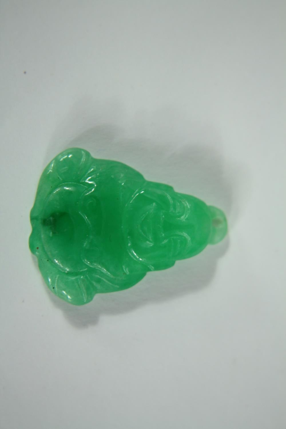 A small collection of jade consisting of a bangle and two seated Buddha figures. The bangle is - Image 2 of 11