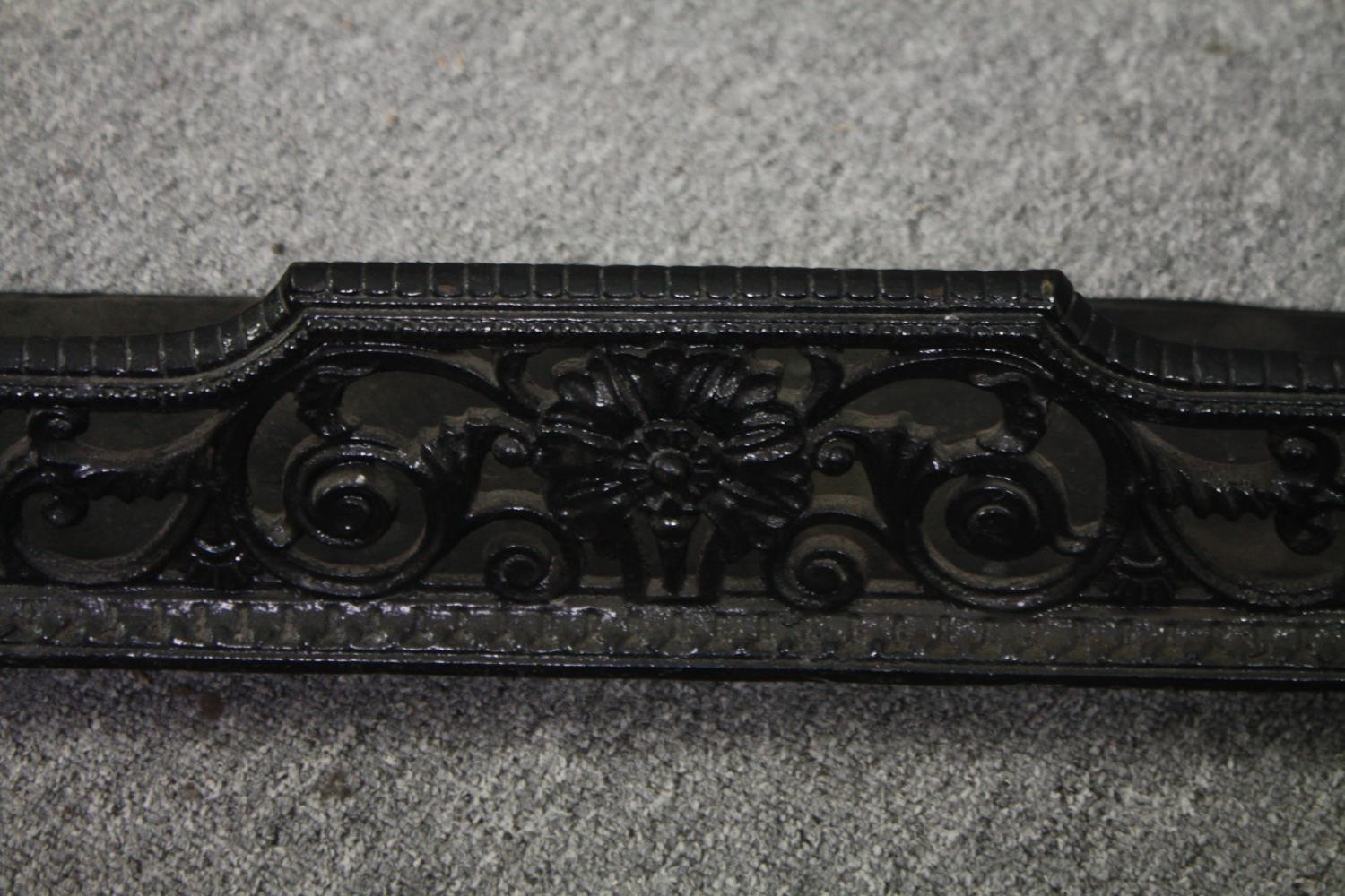 Fire kerb, 19th century painted metal. H.15 W.100 D.20cm. - Image 4 of 4