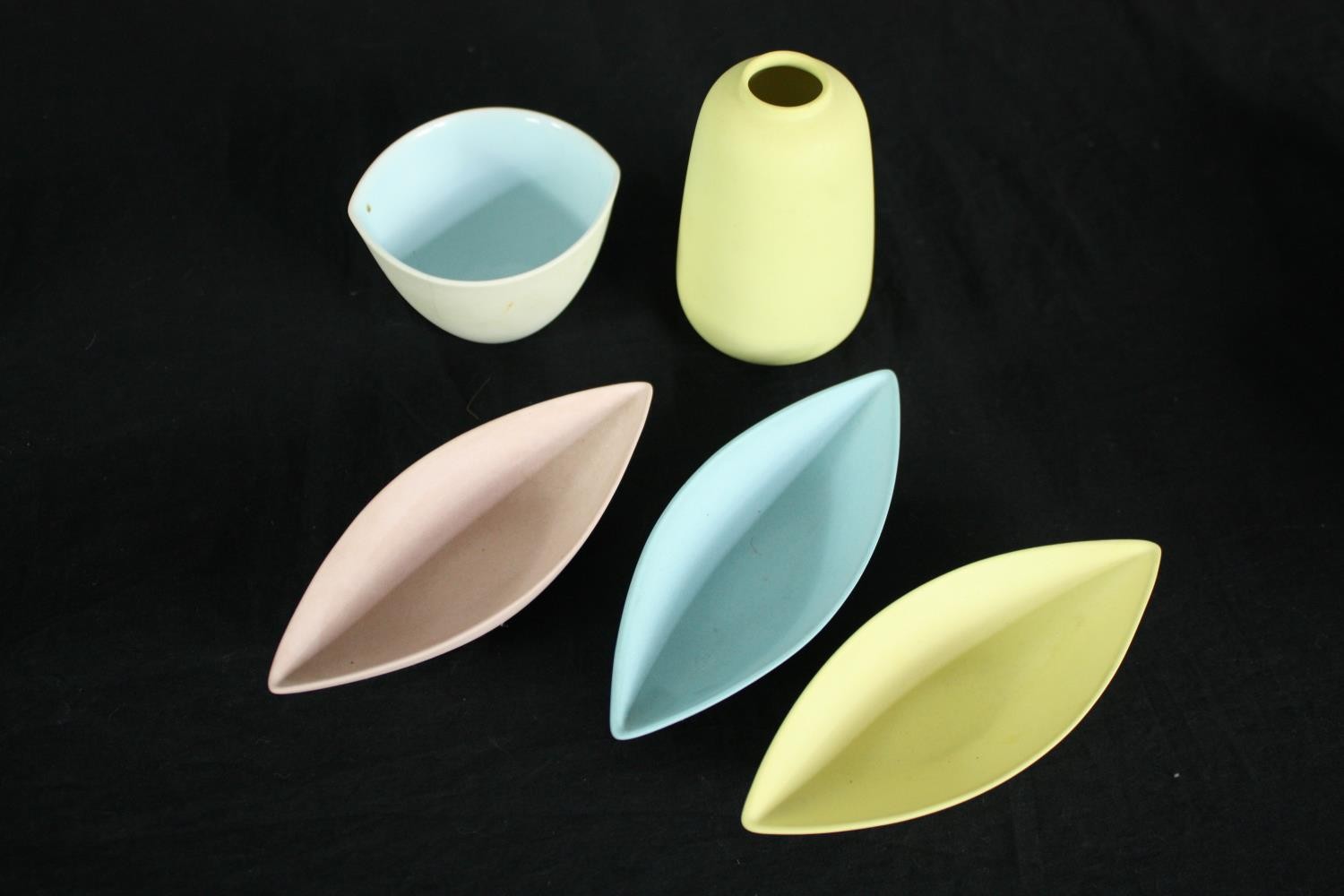 A collection of Danish mid century pottery, including three Bangholm Keramik handled serving - Image 11 of 13