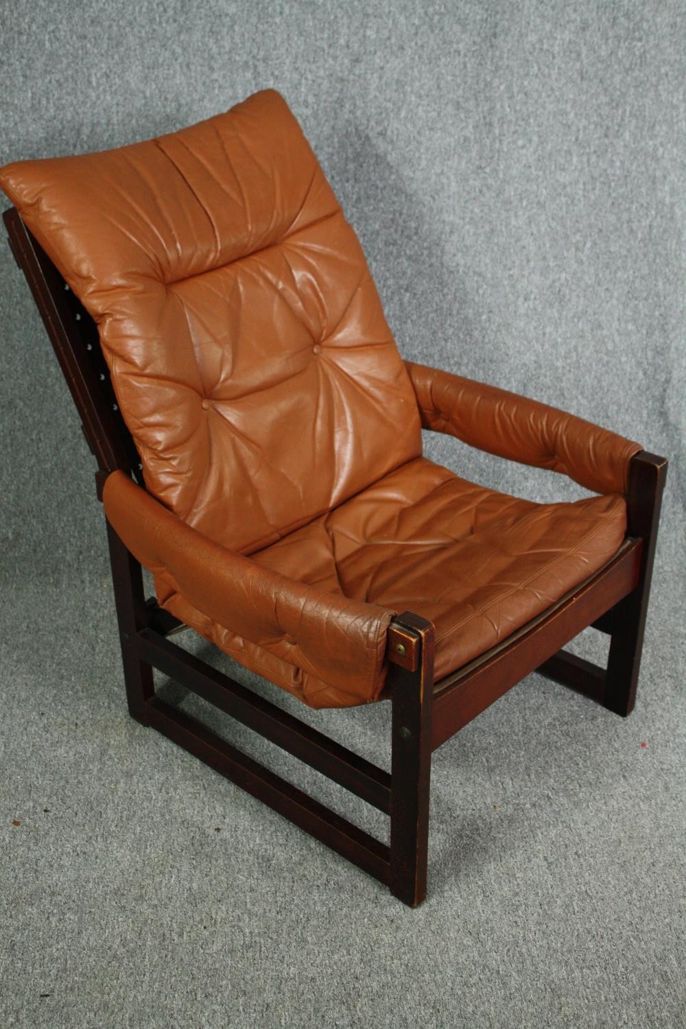 A mid century Mobel-Fiske leather upholstered armchair. H.93cm. - Image 2 of 5