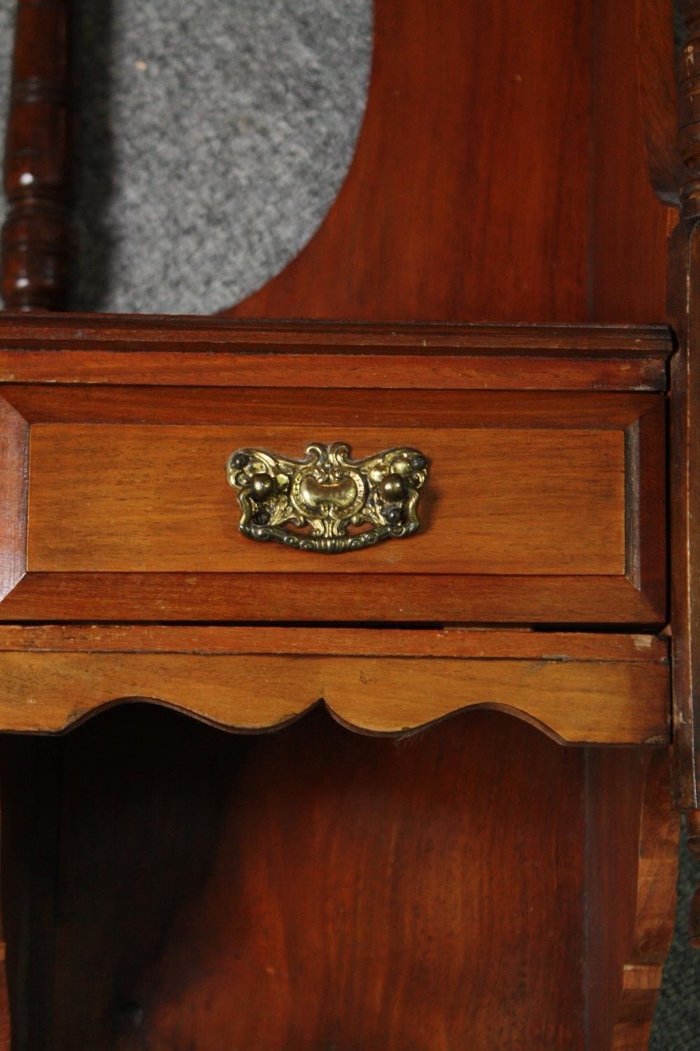 A Victorian mahogany swing mirror along with a pair of 19th century walnut corner wall brackets. H. - Image 11 of 11