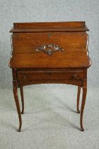 Bureau, early 20th century oak. H.107 W.76 D.40cm.