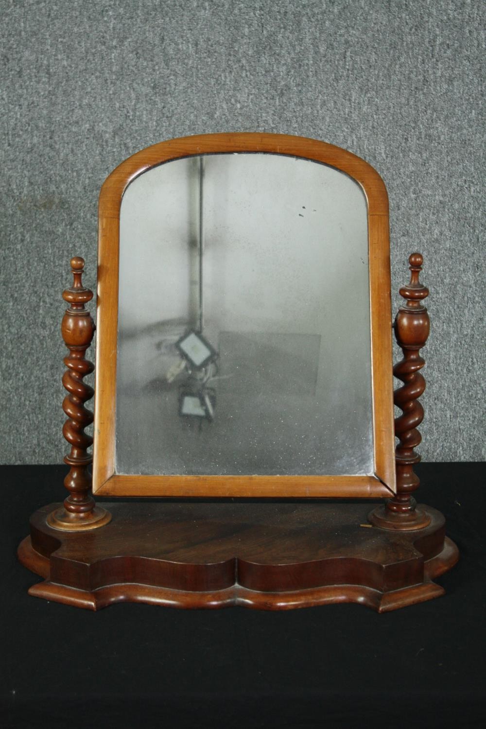 A Victorian mahogany swing mirror along with a pair of 19th century walnut corner wall brackets. H. - Image 2 of 11