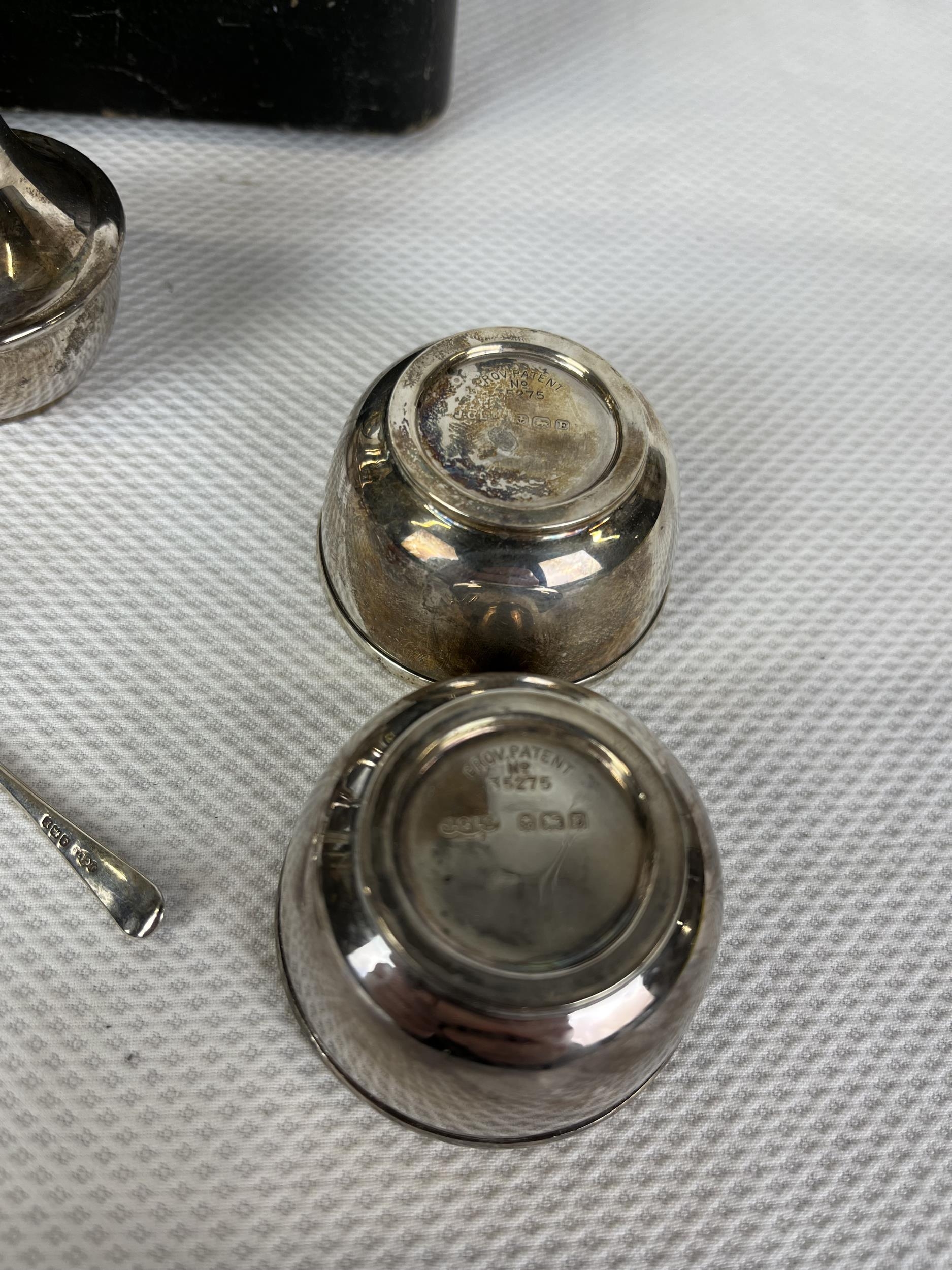 An English hallmarked cruet set, 162g, one piece and fitted box damaged as seen. - Image 3 of 5