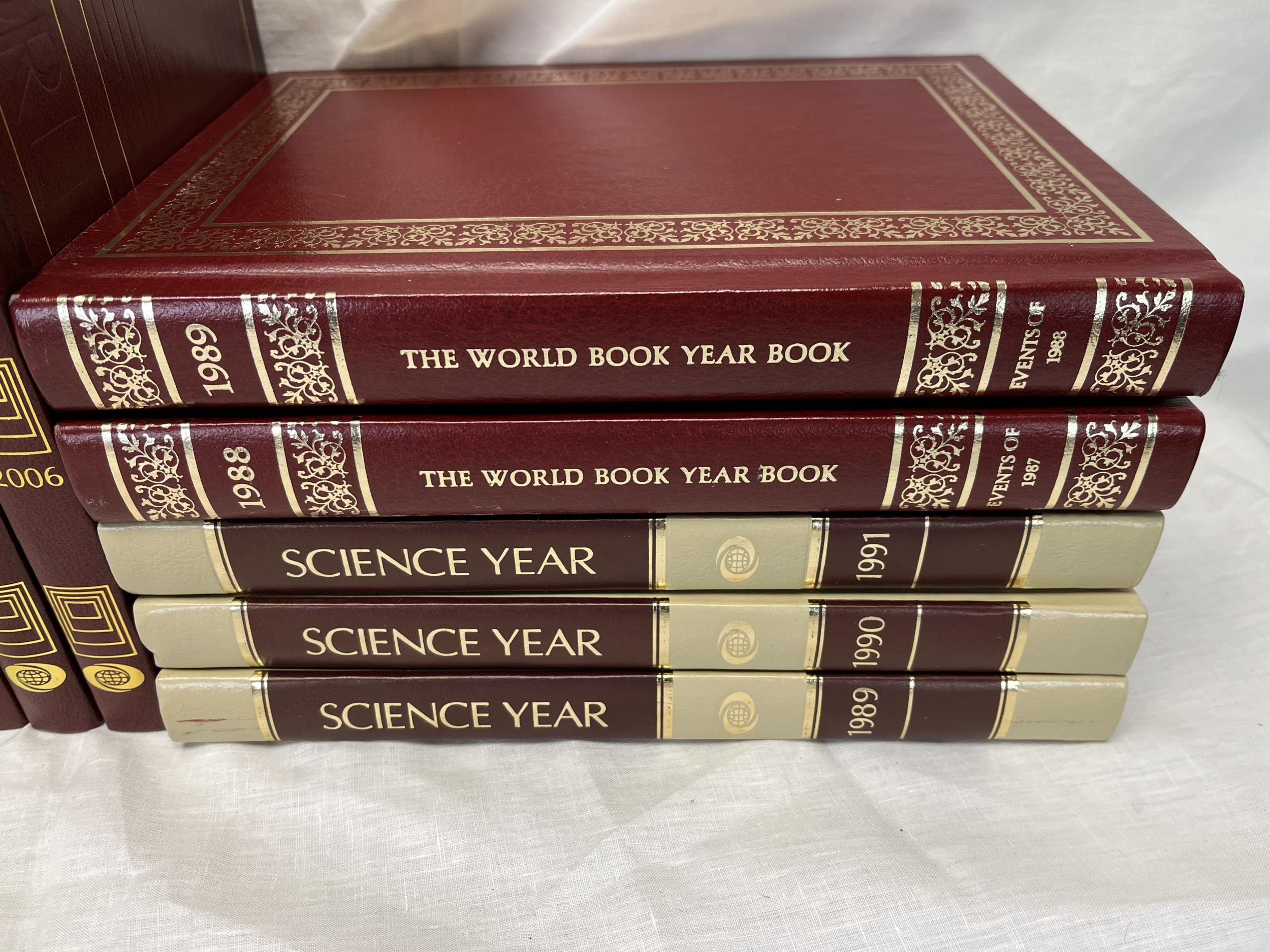 The World Book Dictionary and The Science Year Book, 4 sets. H.28.5cm. (Largest) - Image 2 of 4