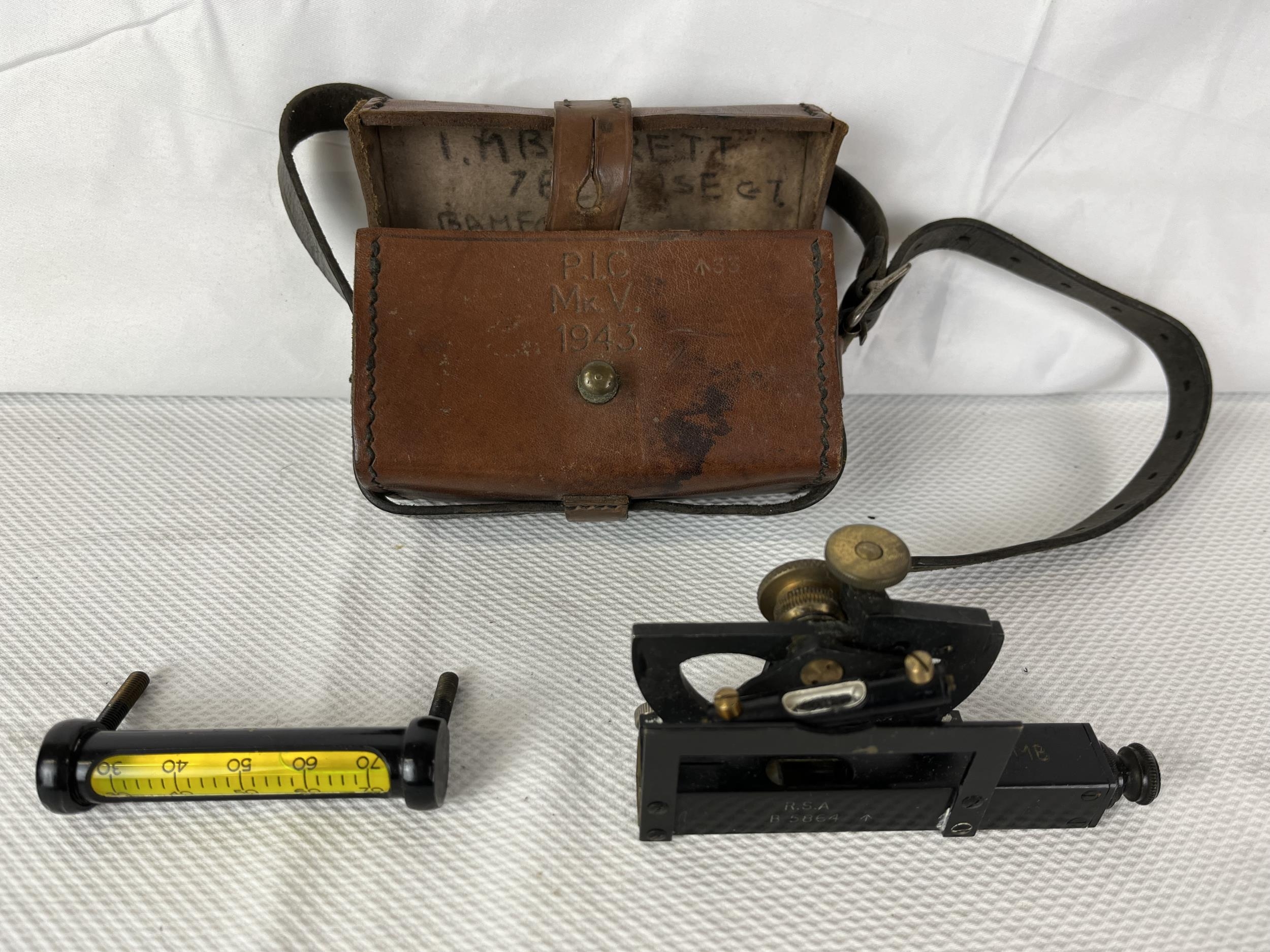 A miscellaneous collection of WW2 sight and navigation equipment. - Image 2 of 8