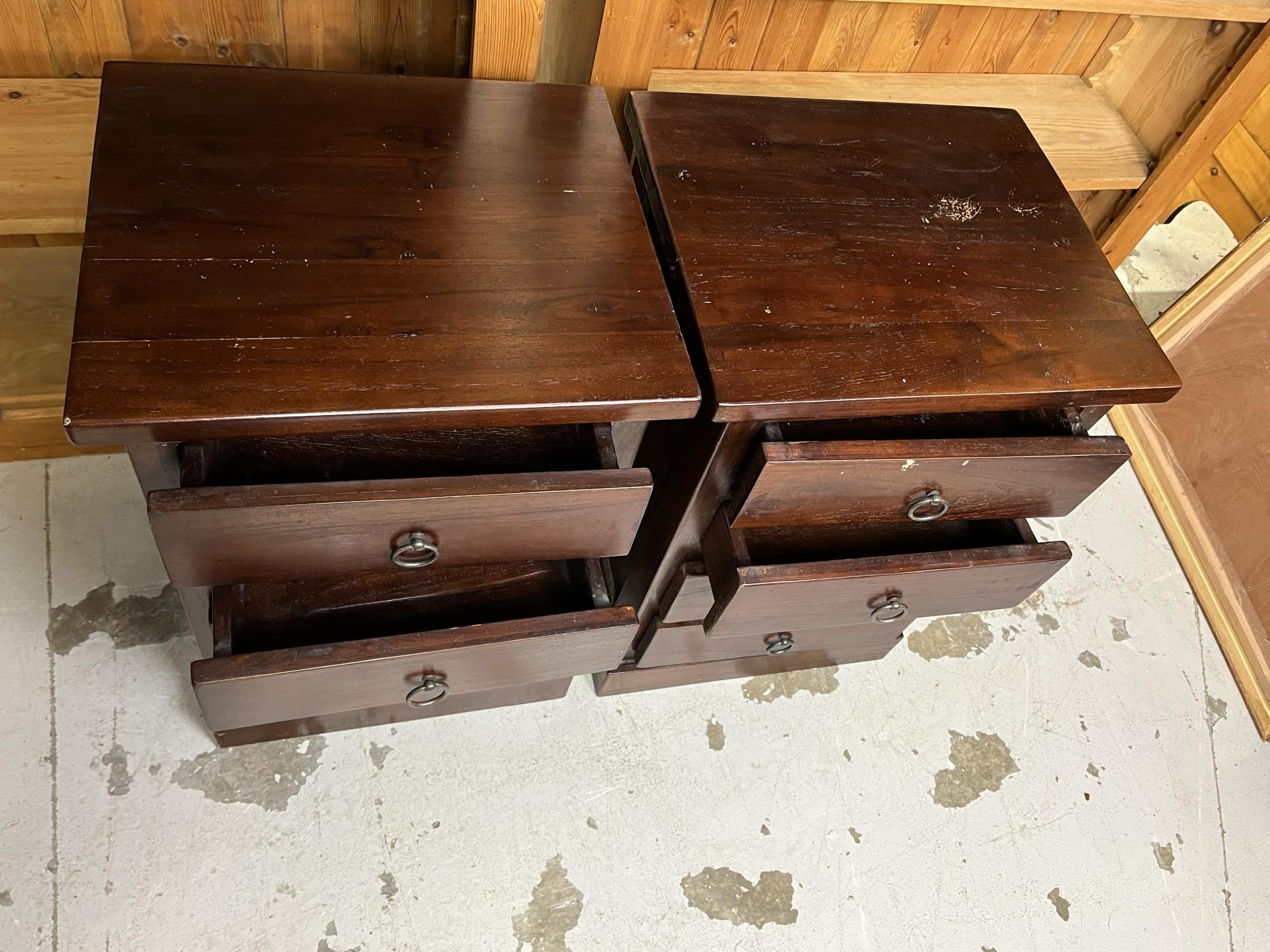 A pair of Eastern teak bedside chests by Raft furniture. H.65 W.45 D.40.cm. - Image 5 of 6