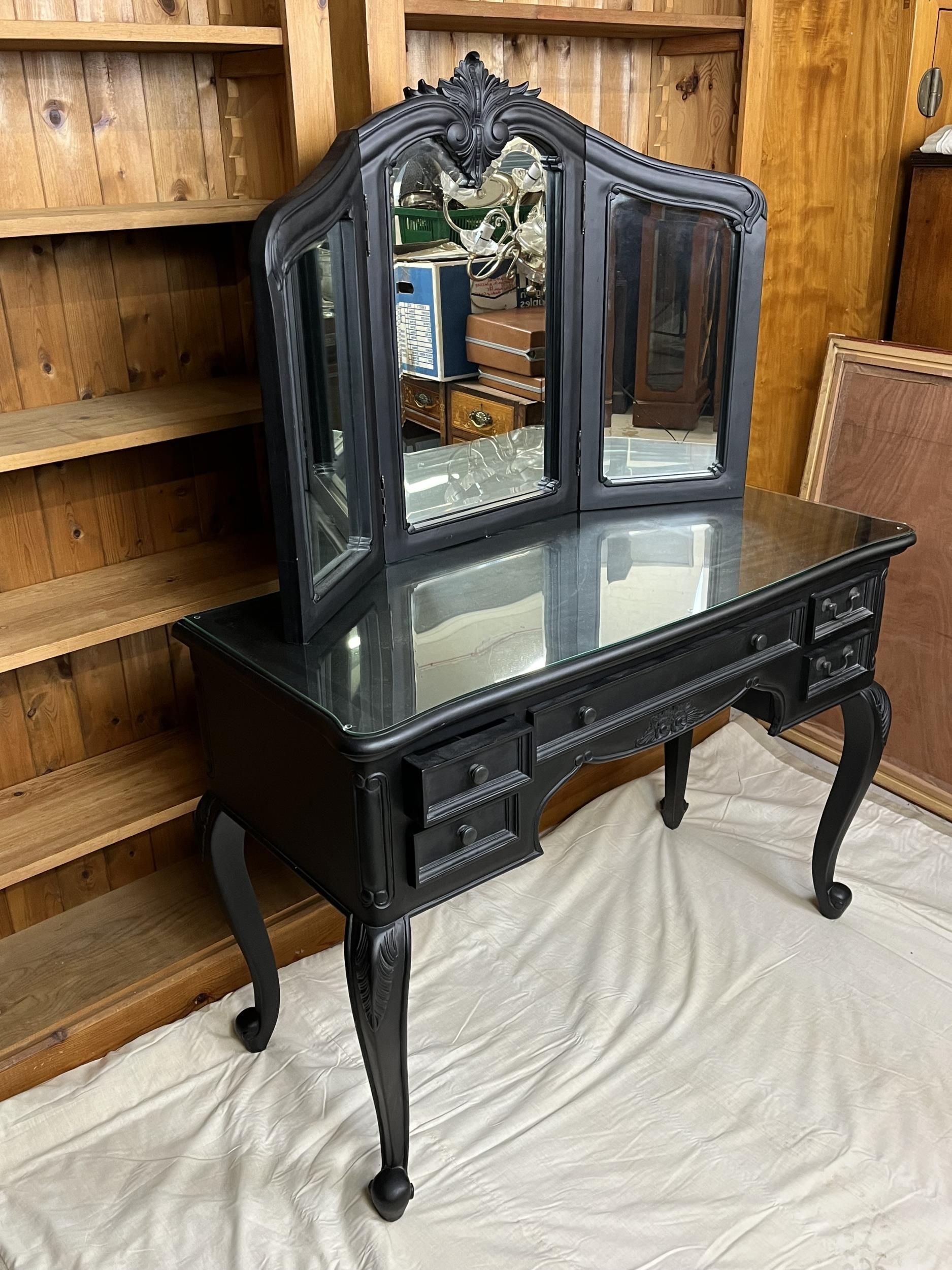 A contemporary Continental style dressing table and matching stool. H.77 W.114 D.48cm. with mirror - Image 4 of 6