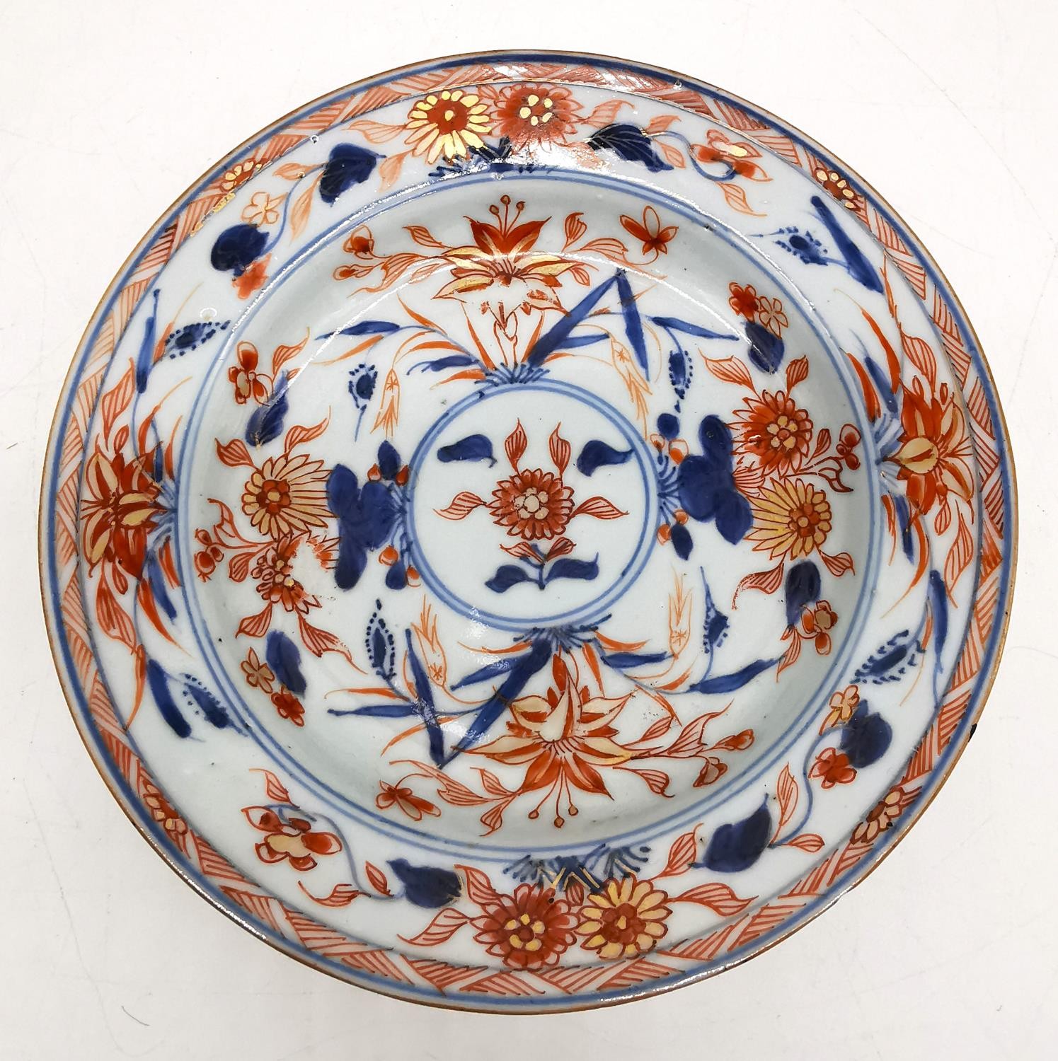 A collection of Kangxi hand painted Imari design porcelain. A Chinese Kangxi fruit bowl with - Image 3 of 18