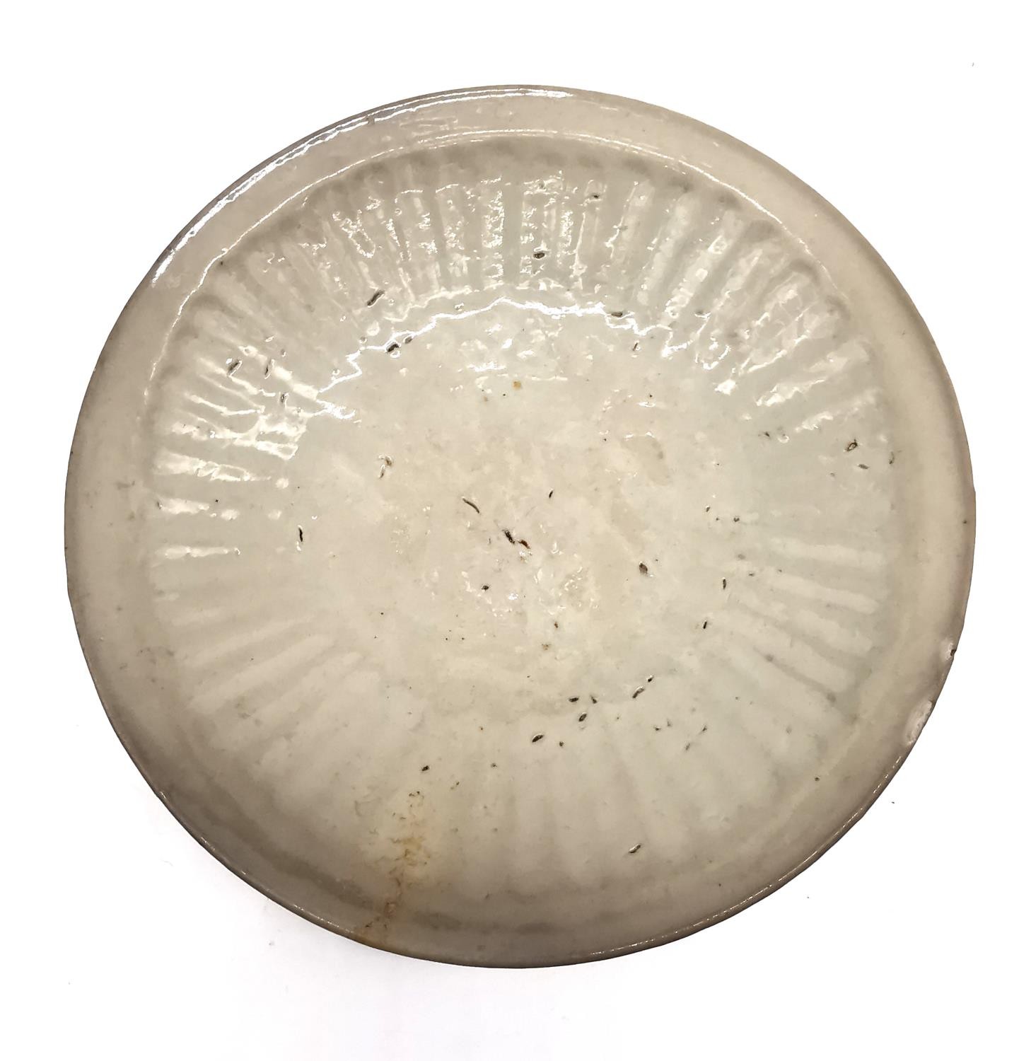 A Chinese Ming dynasty pale celadon Longquan dish with sunburst decoration and glazed foot. Diameter - Image 3 of 7