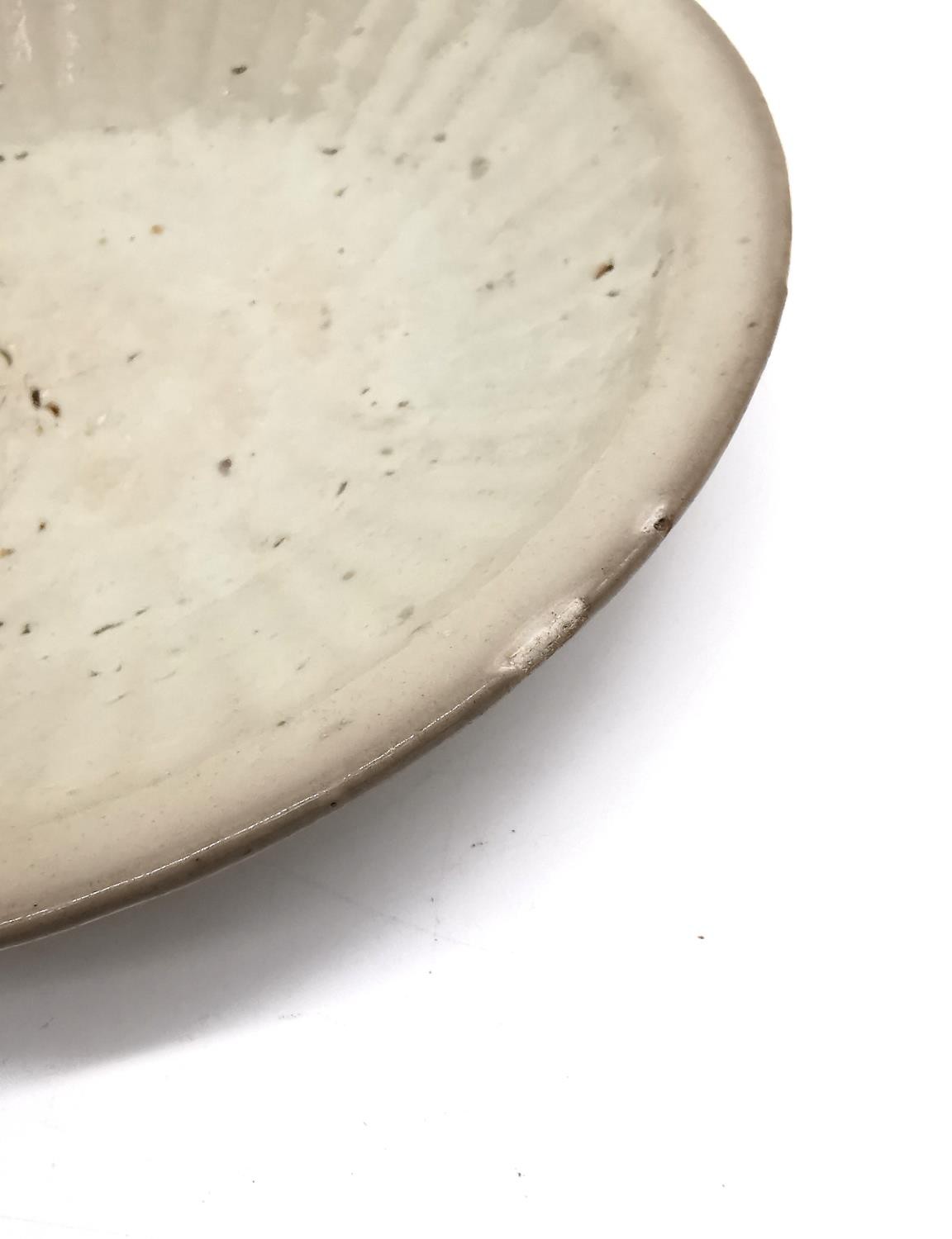 A Chinese Ming dynasty pale celadon Longquan dish with sunburst decoration and glazed foot. Diameter - Image 4 of 7