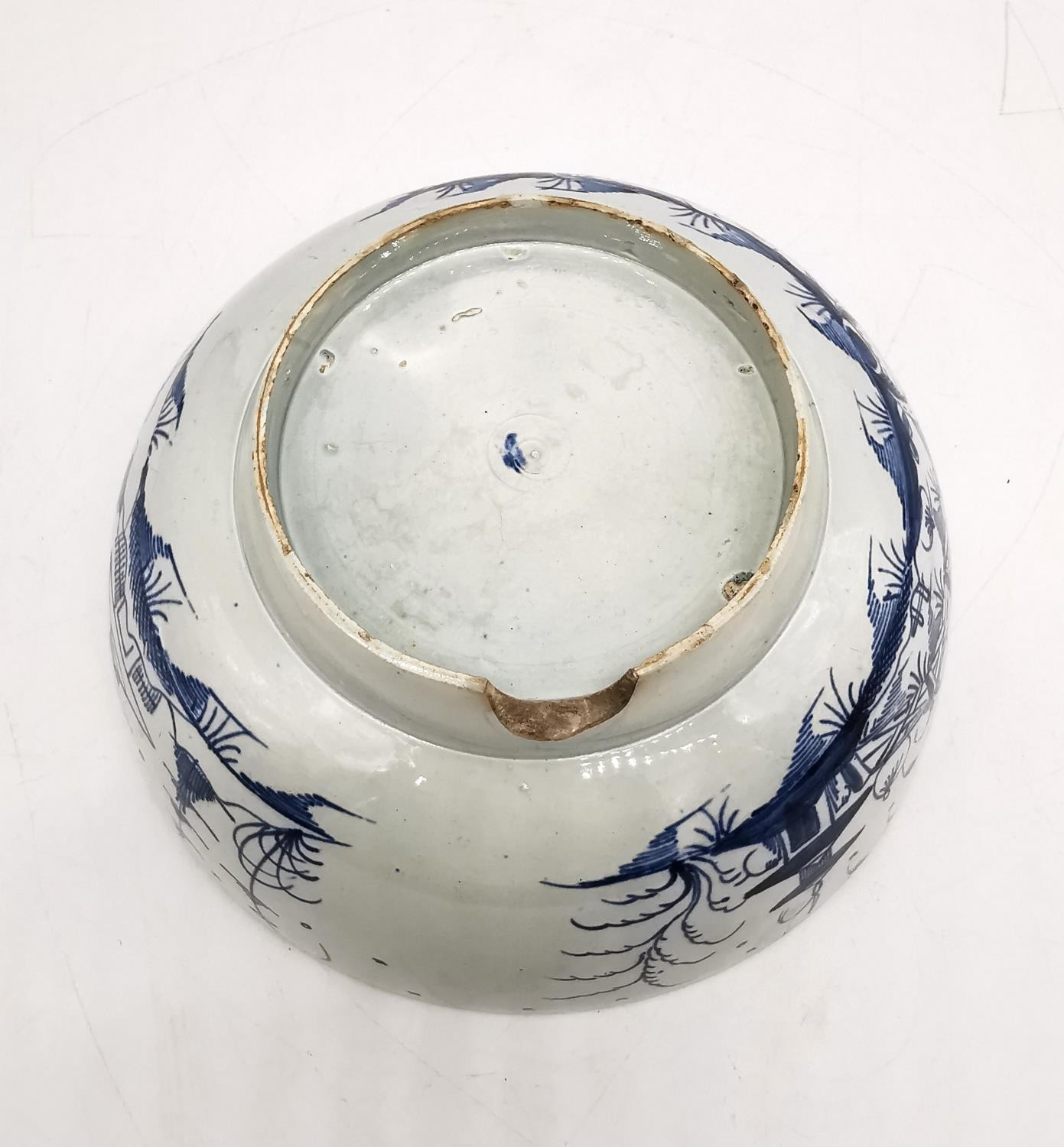 A 18th century Delft blue and white Chinese design bowl with pagoda and tree design. (chipped and - Image 5 of 12