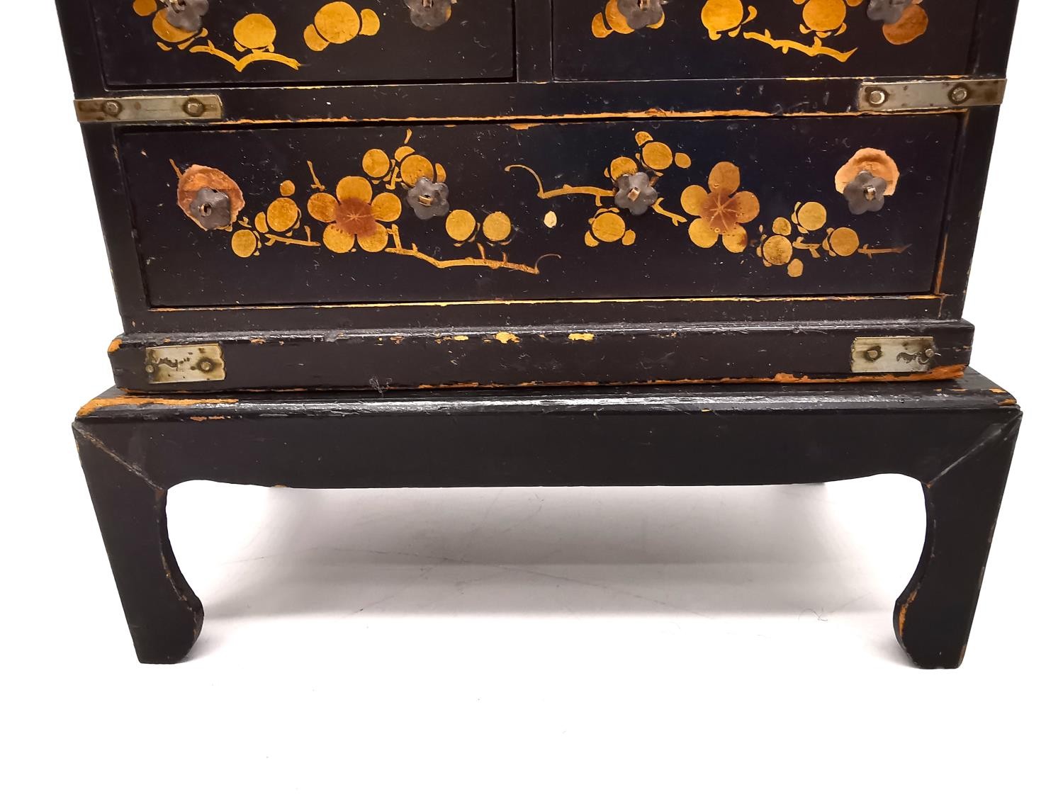 A late 19th century Japanese lacquered and gilded jewellery cabinet on stand. Each door decorated - Image 4 of 11