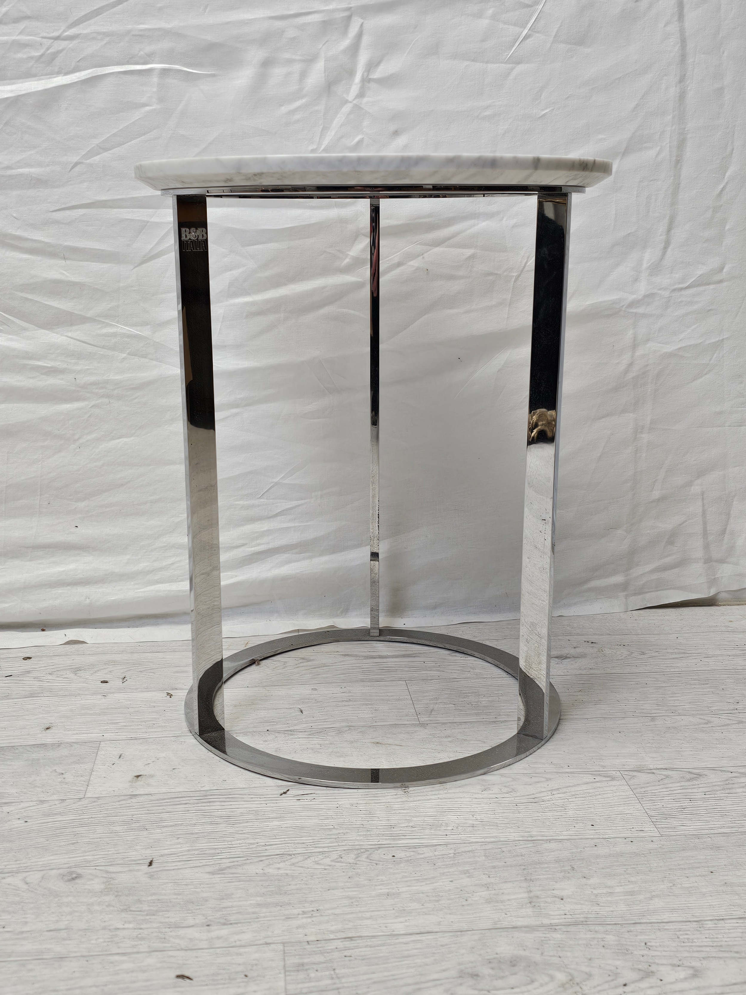 Side or lamp tables, a pair of contemporary "Frank" by B&B Italia H.48 W.39cm. - Image 2 of 5