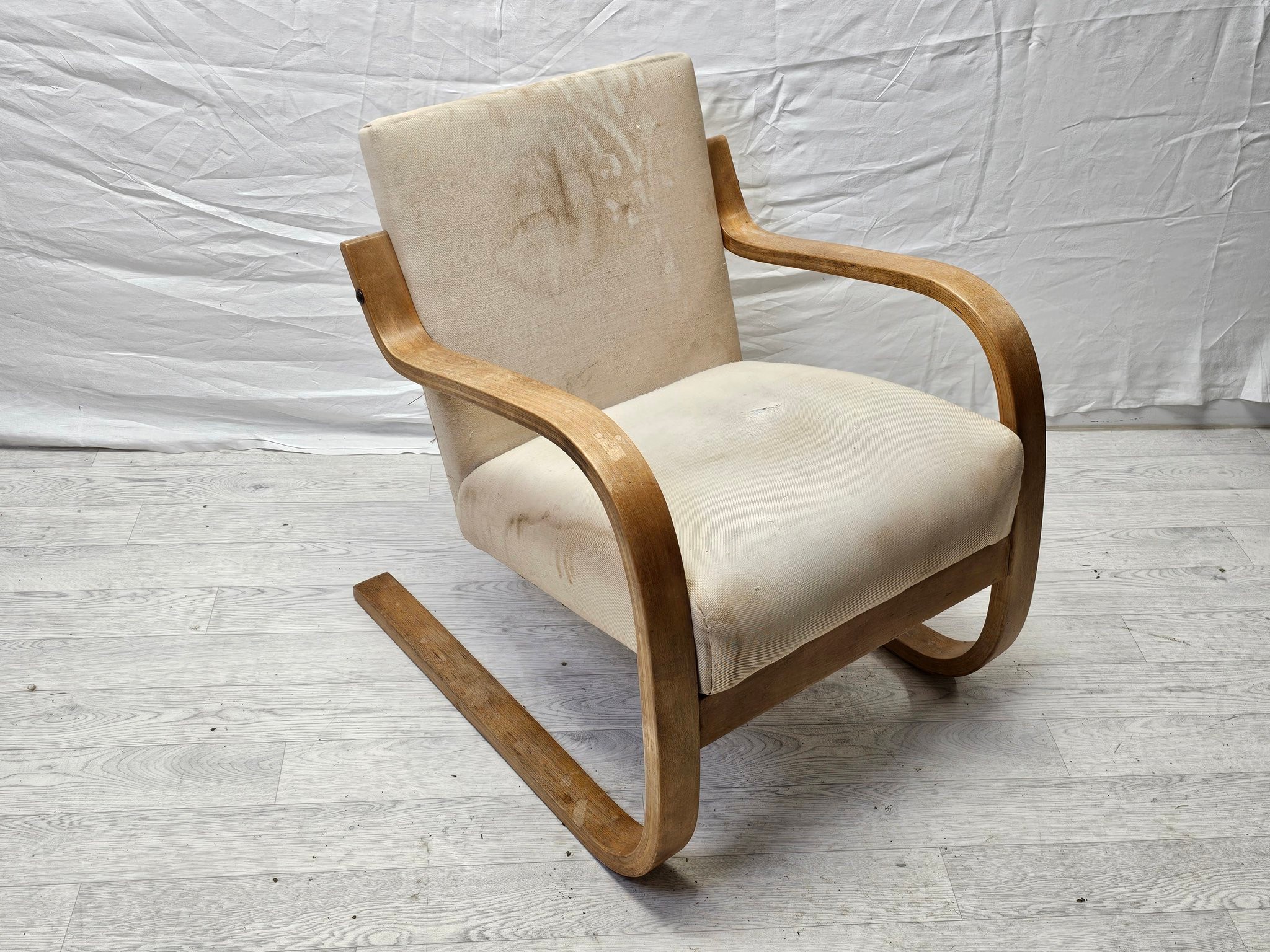 Alvar Aalto (1898-1976), a pair of Model 402 armchairs from a 1933 design for Finmar Ltd. - Image 3 of 8
