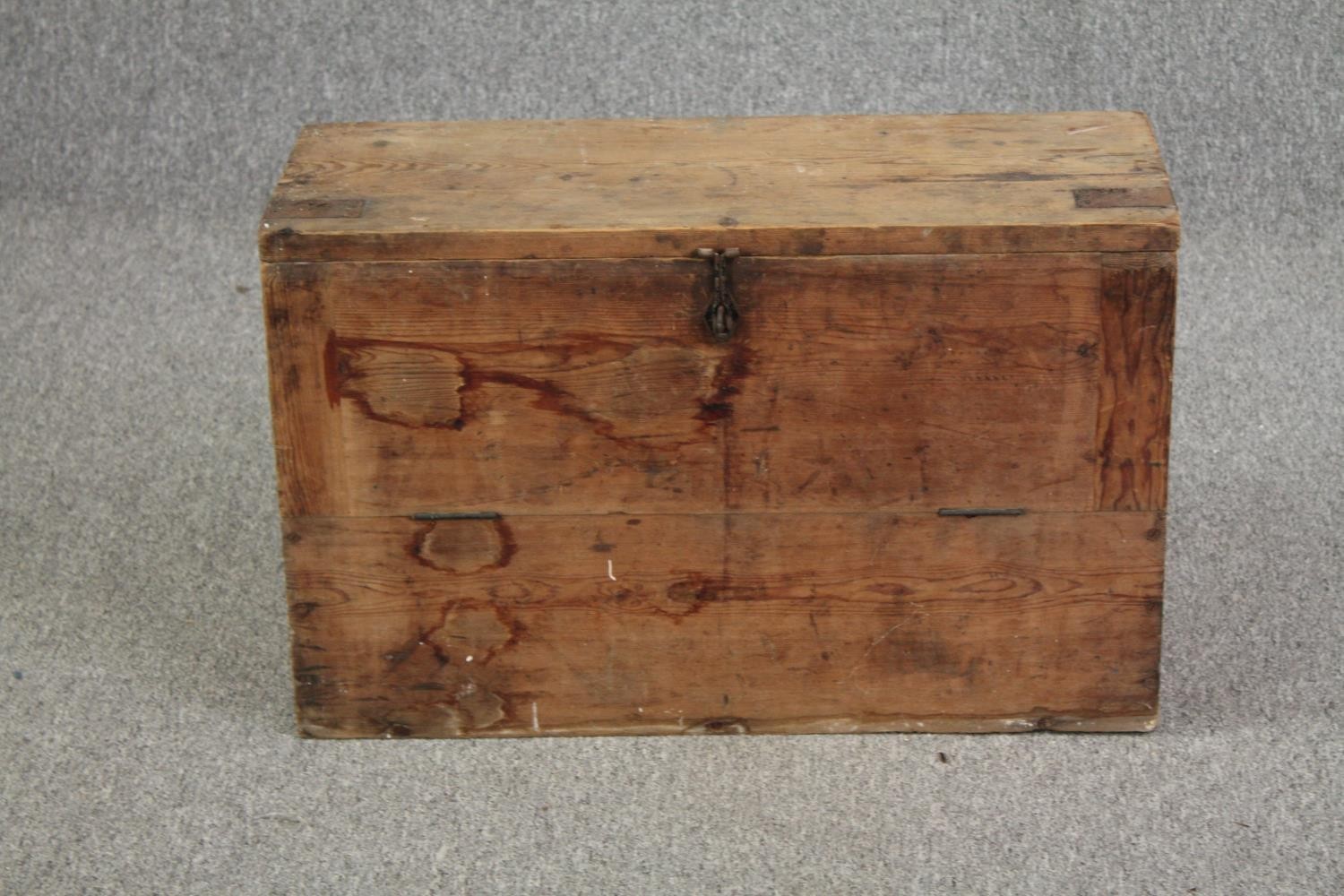 A vintage carpenter's toolbox fitted with chisels and saws etc. H.45 W.70 D.26cm. - Image 2 of 6