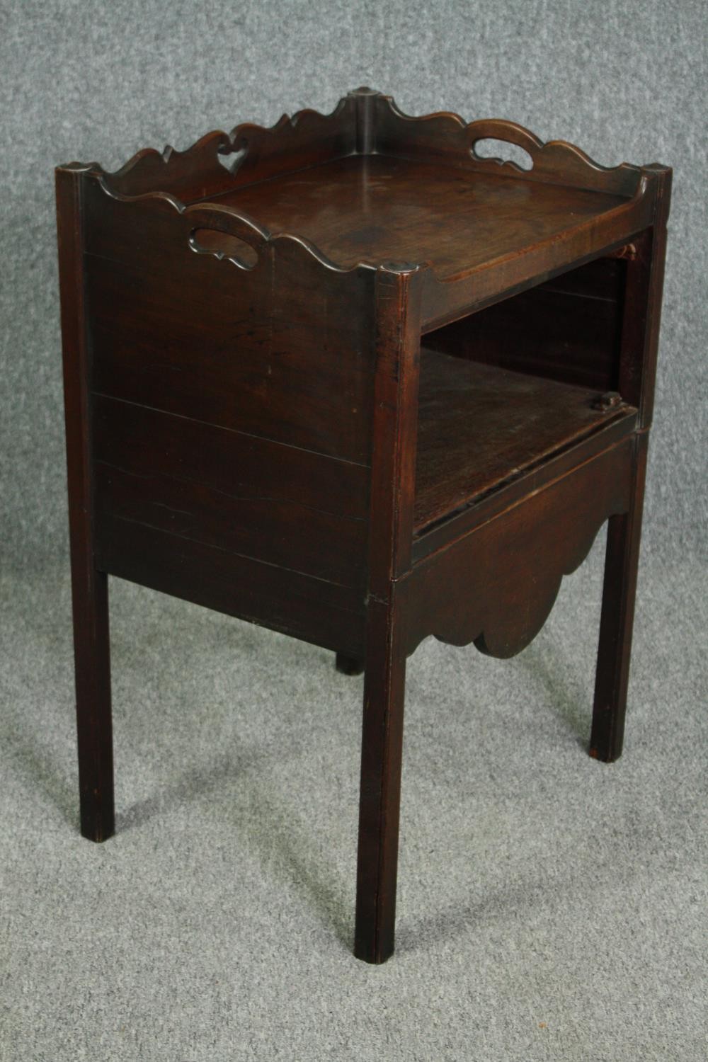 Commode, Georgian mahogany. H.83 W.59 D.45cm. - Image 5 of 7