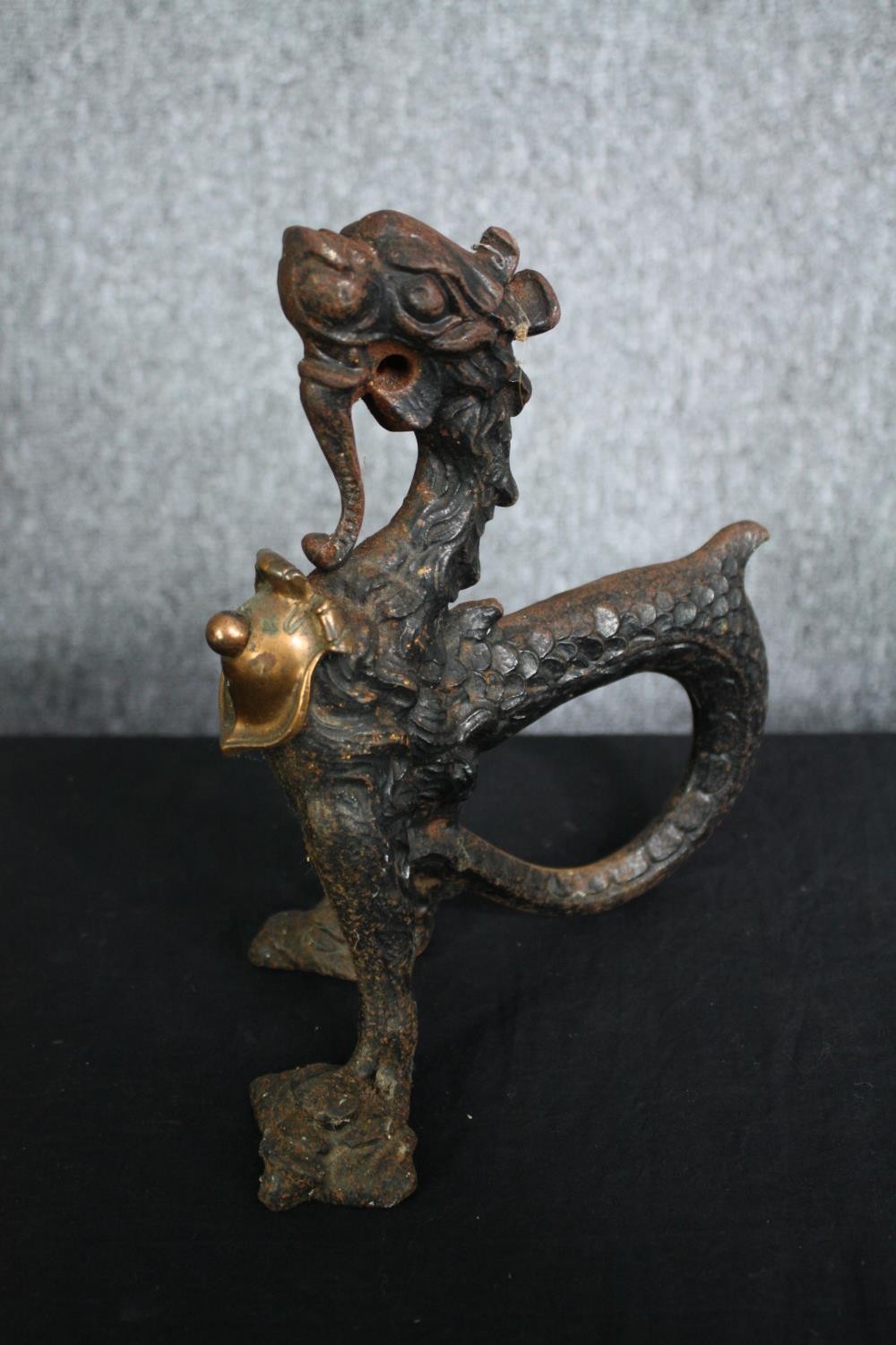 A pair of 19th century cast iron boot scrapers in the Chinese taste formed of chimeras. H.24cm. ( - Image 4 of 7