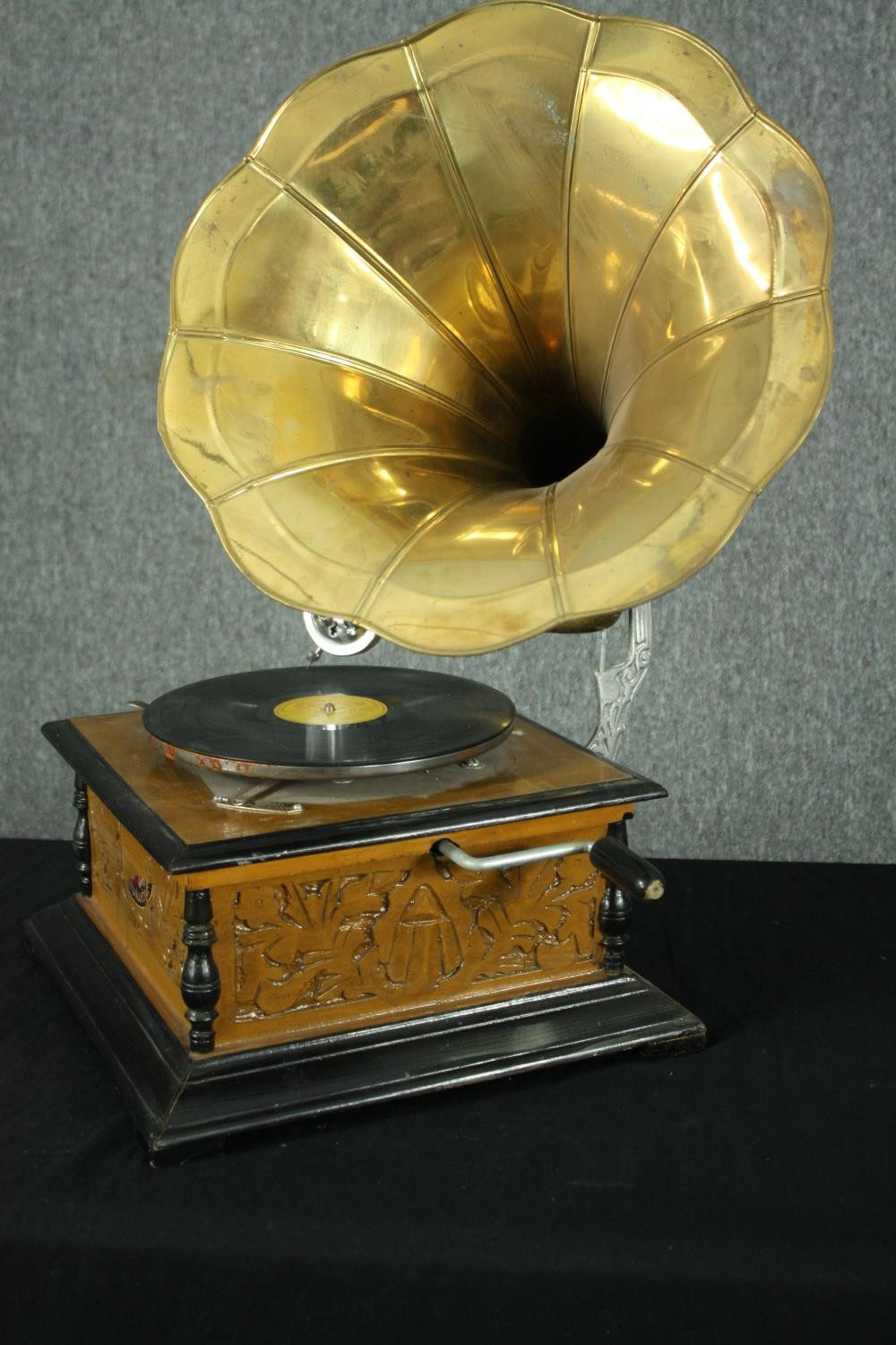 A 19th century style wind up gramophone in working order. H.64cm. - Image 3 of 6