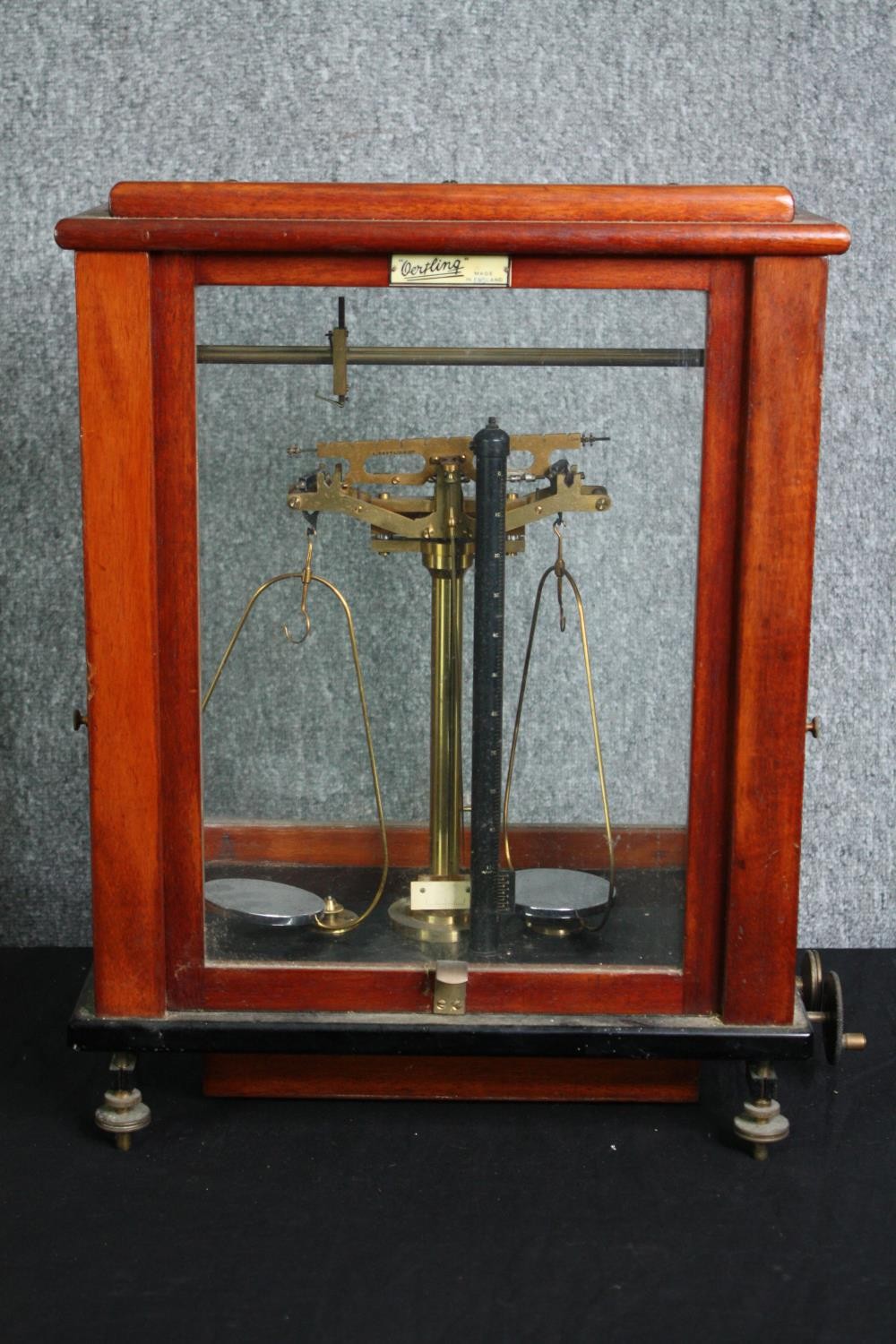 A set of late 19th century laboratory scales in a mahogany case with Vertling maker's label. H.49