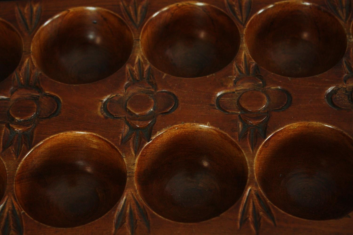 A hardwood decorative Mancala board game in the shape of a dragon. With carved decoration and - Image 5 of 5