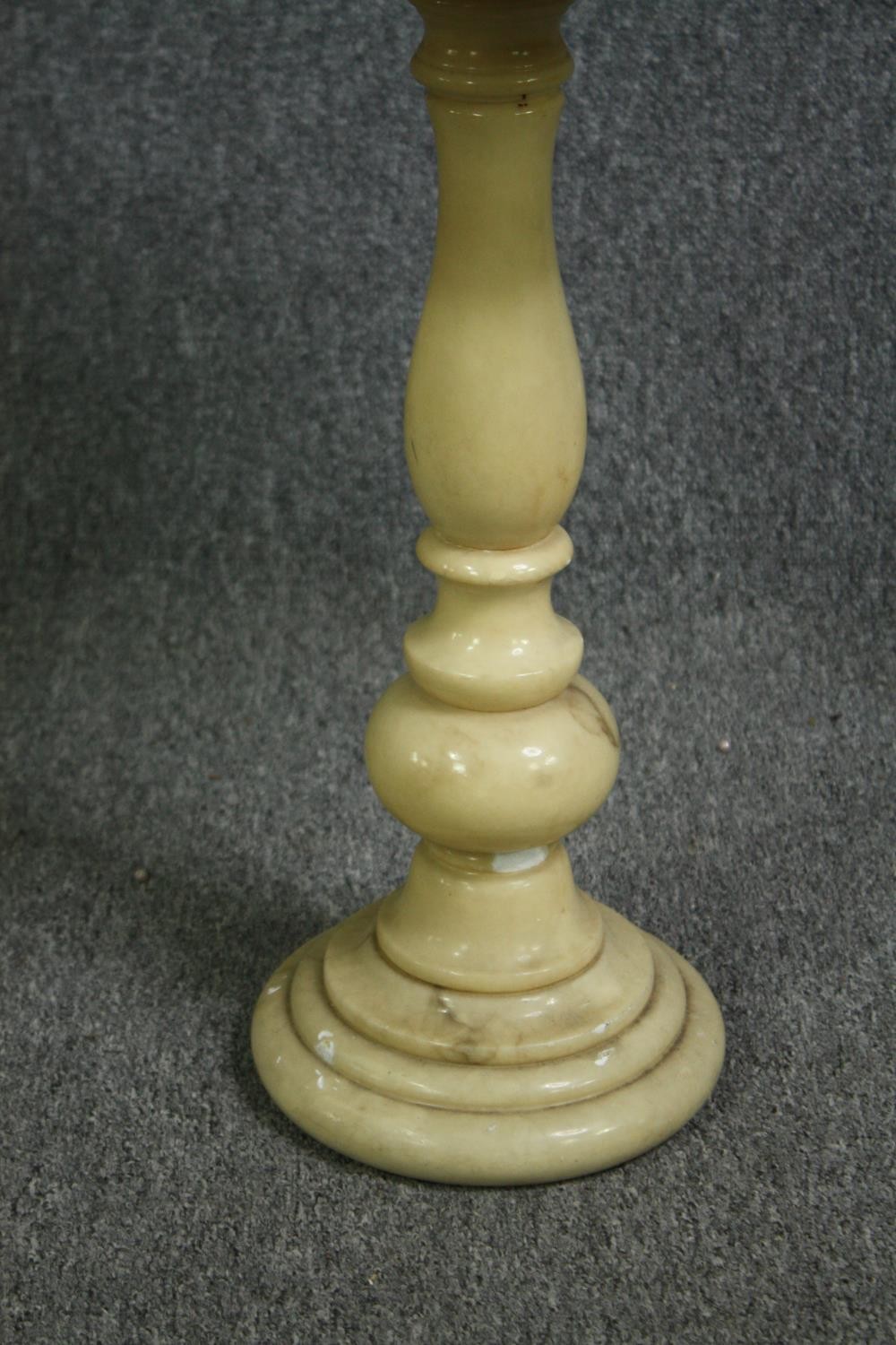 A marble pedestal lamp table. H.83 Dia.45cm. - Image 4 of 5