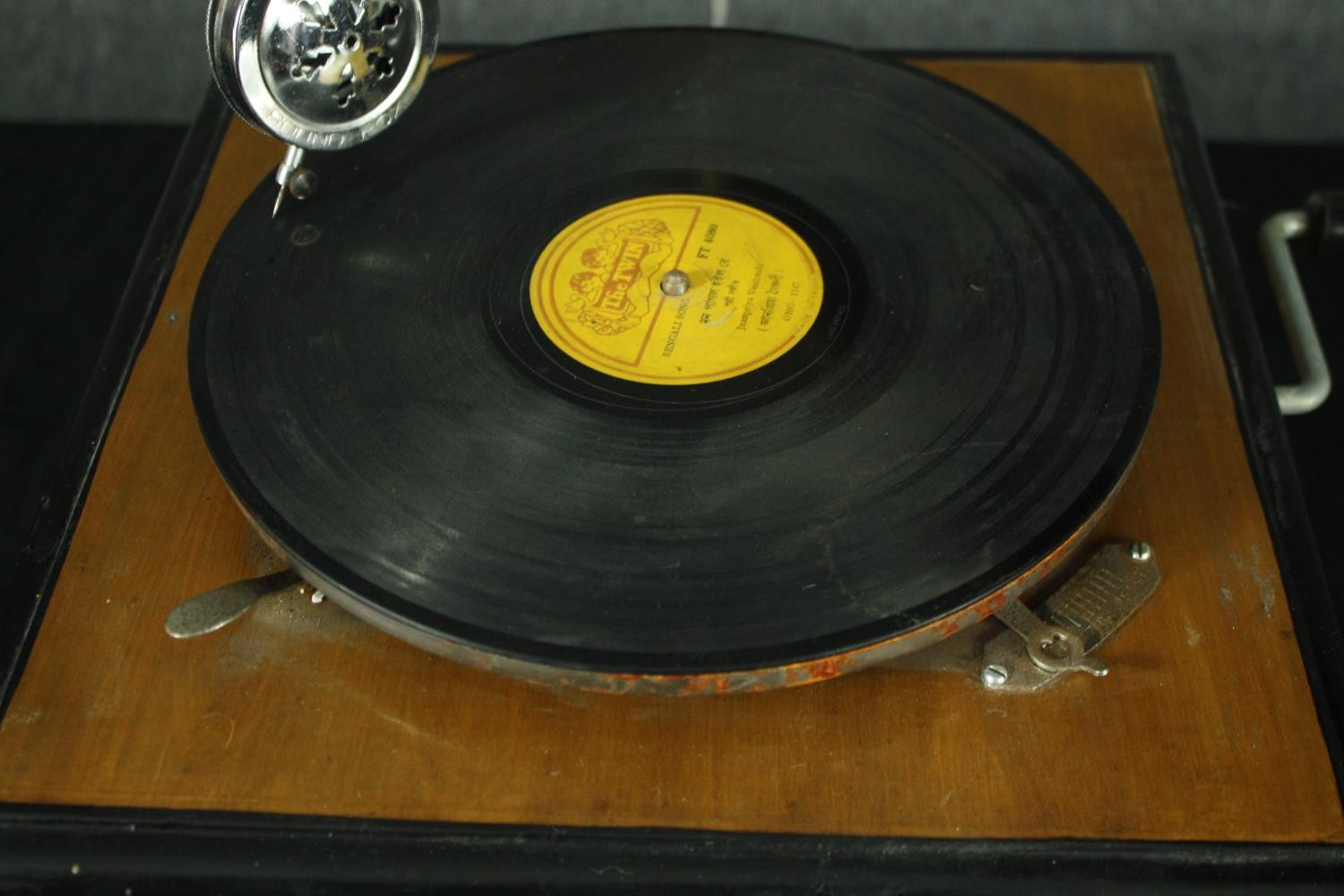 A 19th century style wind up gramophone in working order. H.64cm. - Image 5 of 6